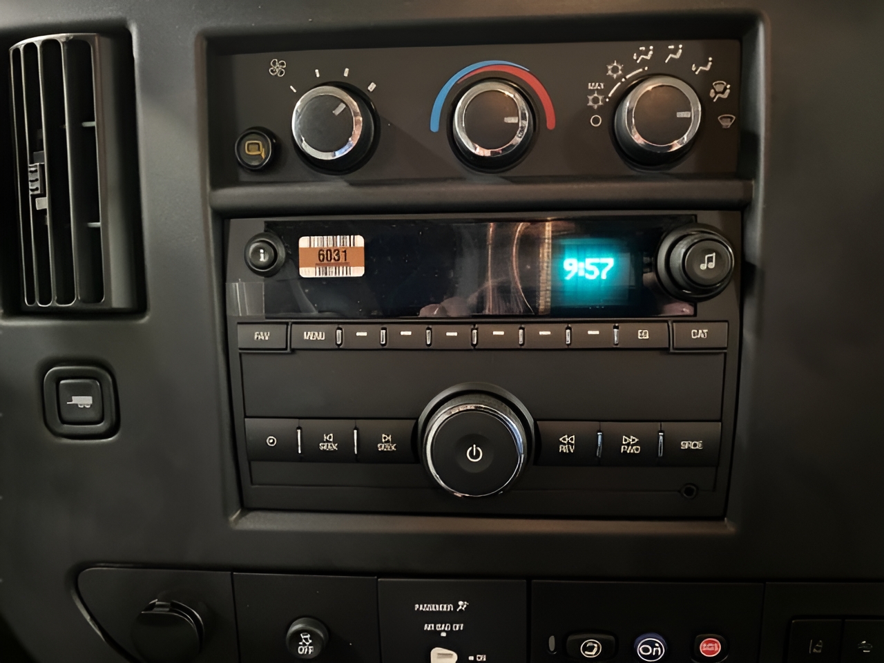 2025 Chevrolet Express Cargo Work Van - Photo 9