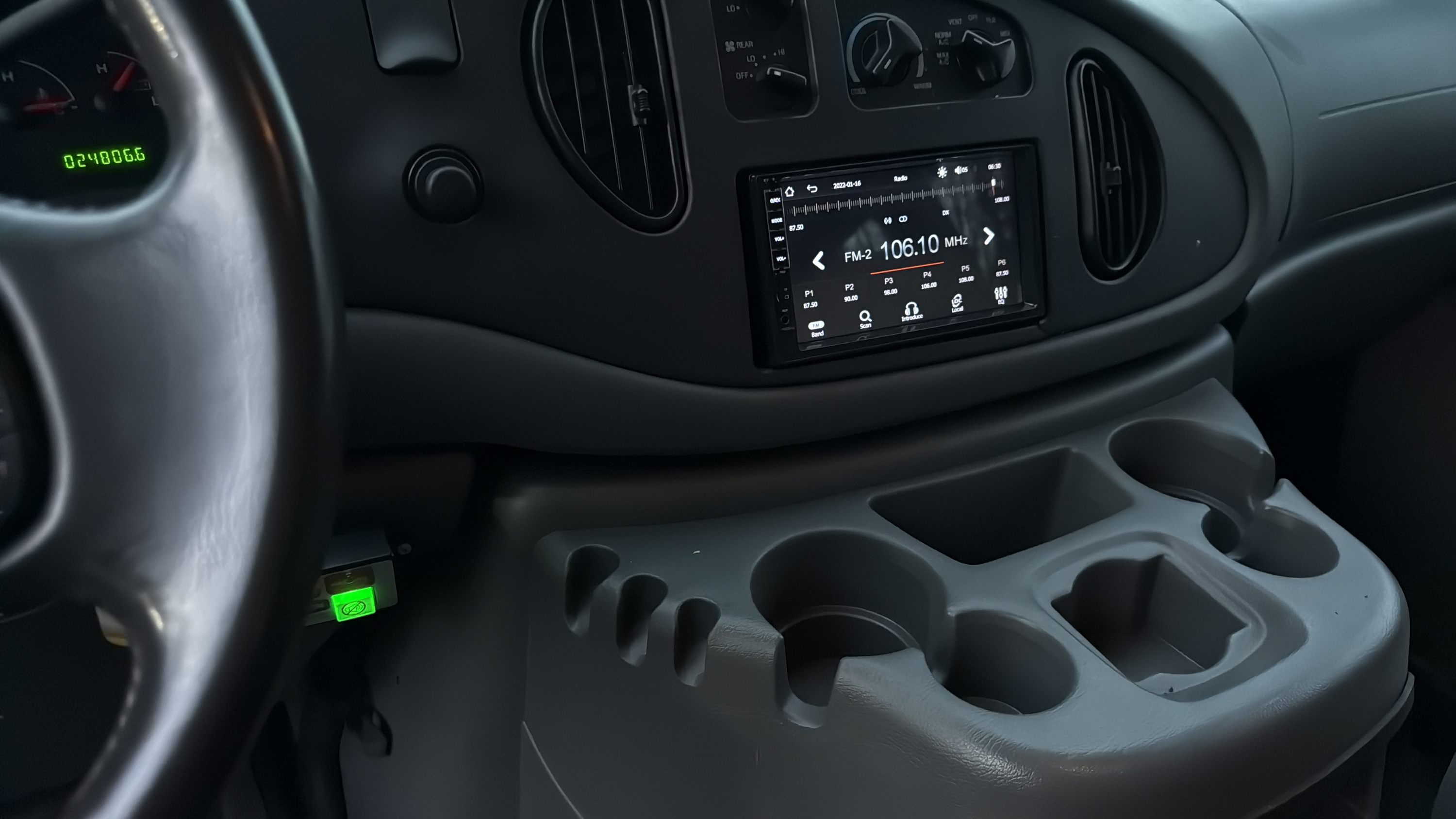 2006 Ford Econoline Wagon XL's photo