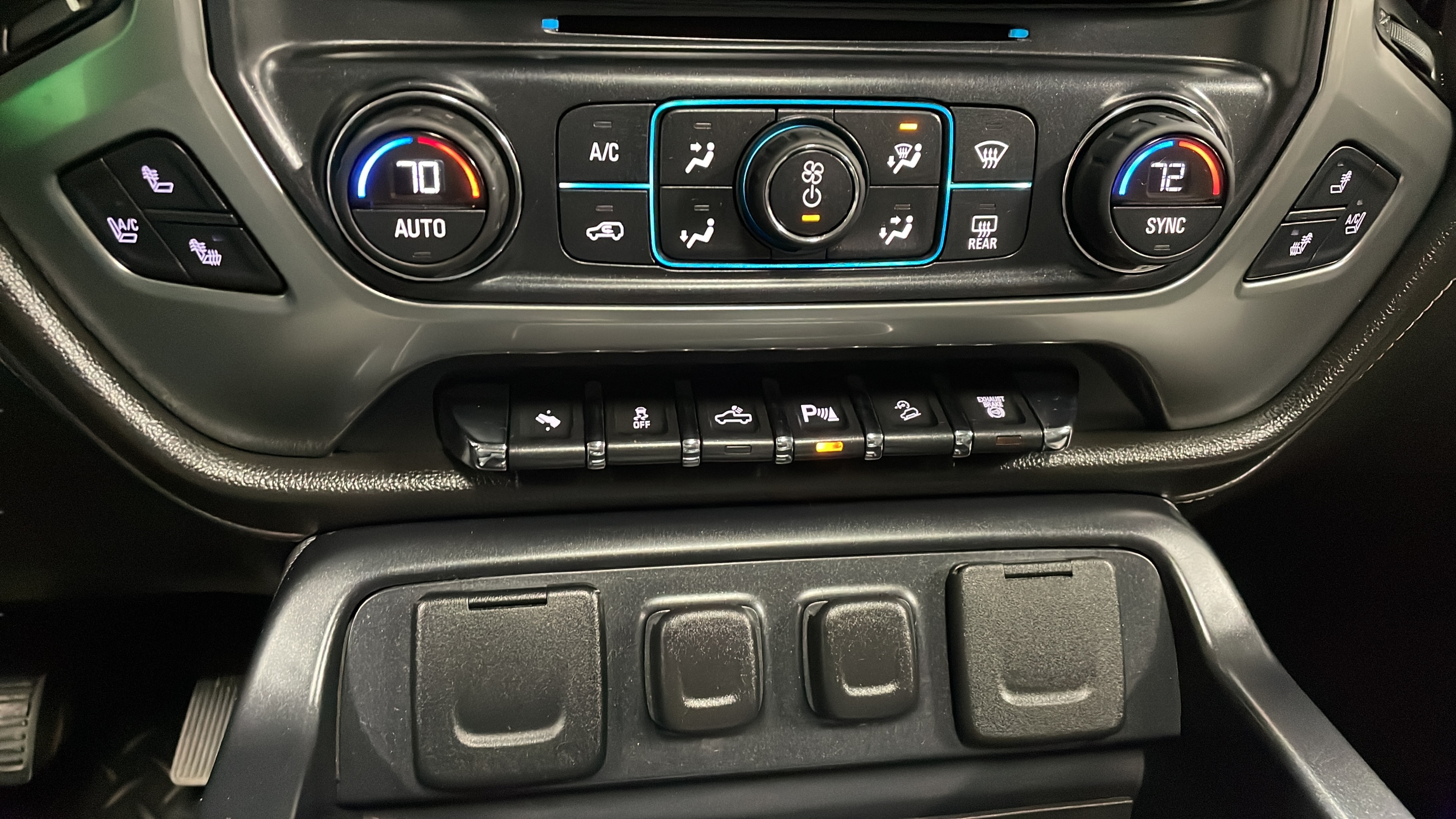 2015 Chevrolet Silverado 2500HD LTZ - Photo 13