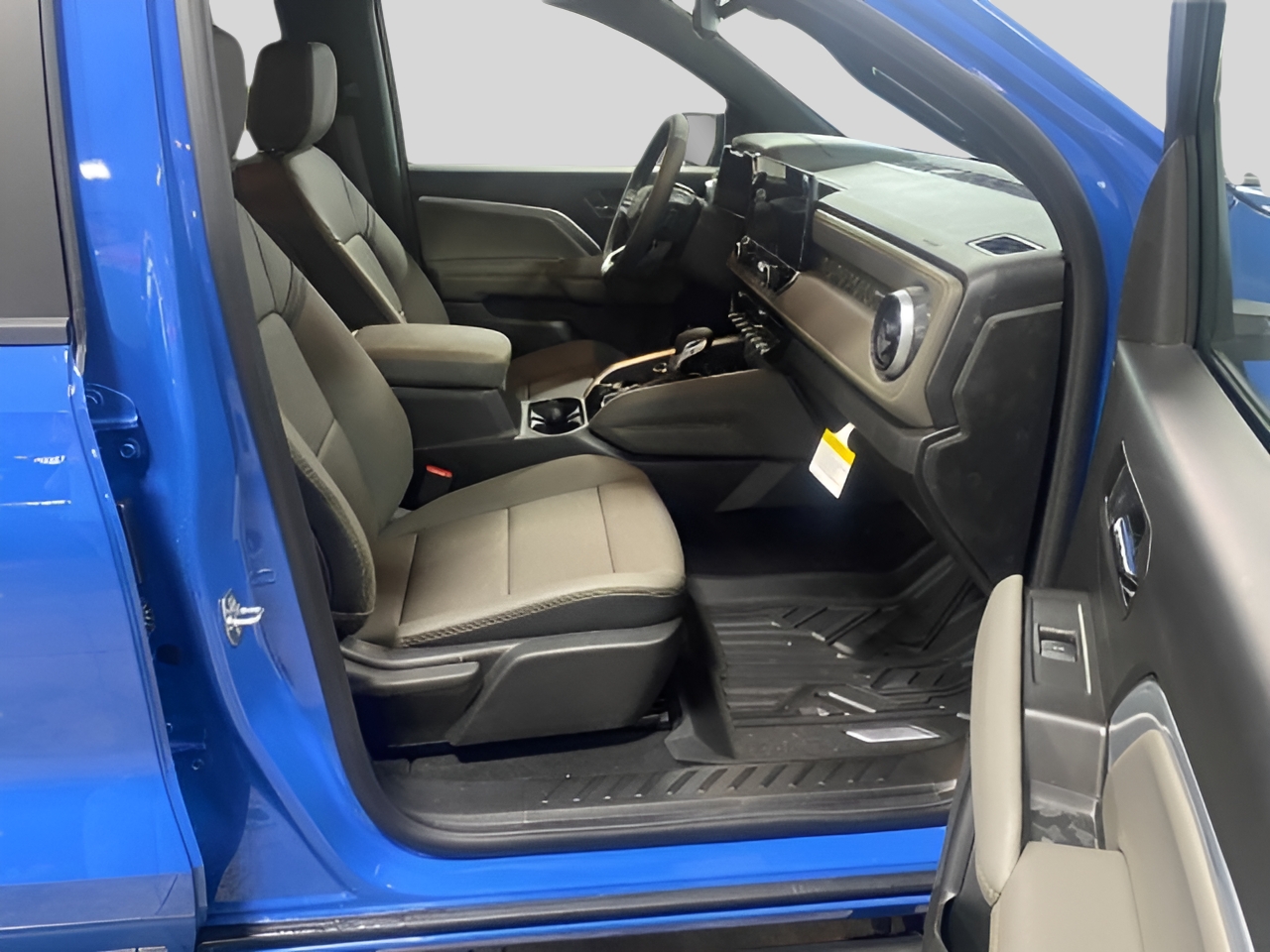 2026 Chevrolet Colorado ZR2 - Photo 8