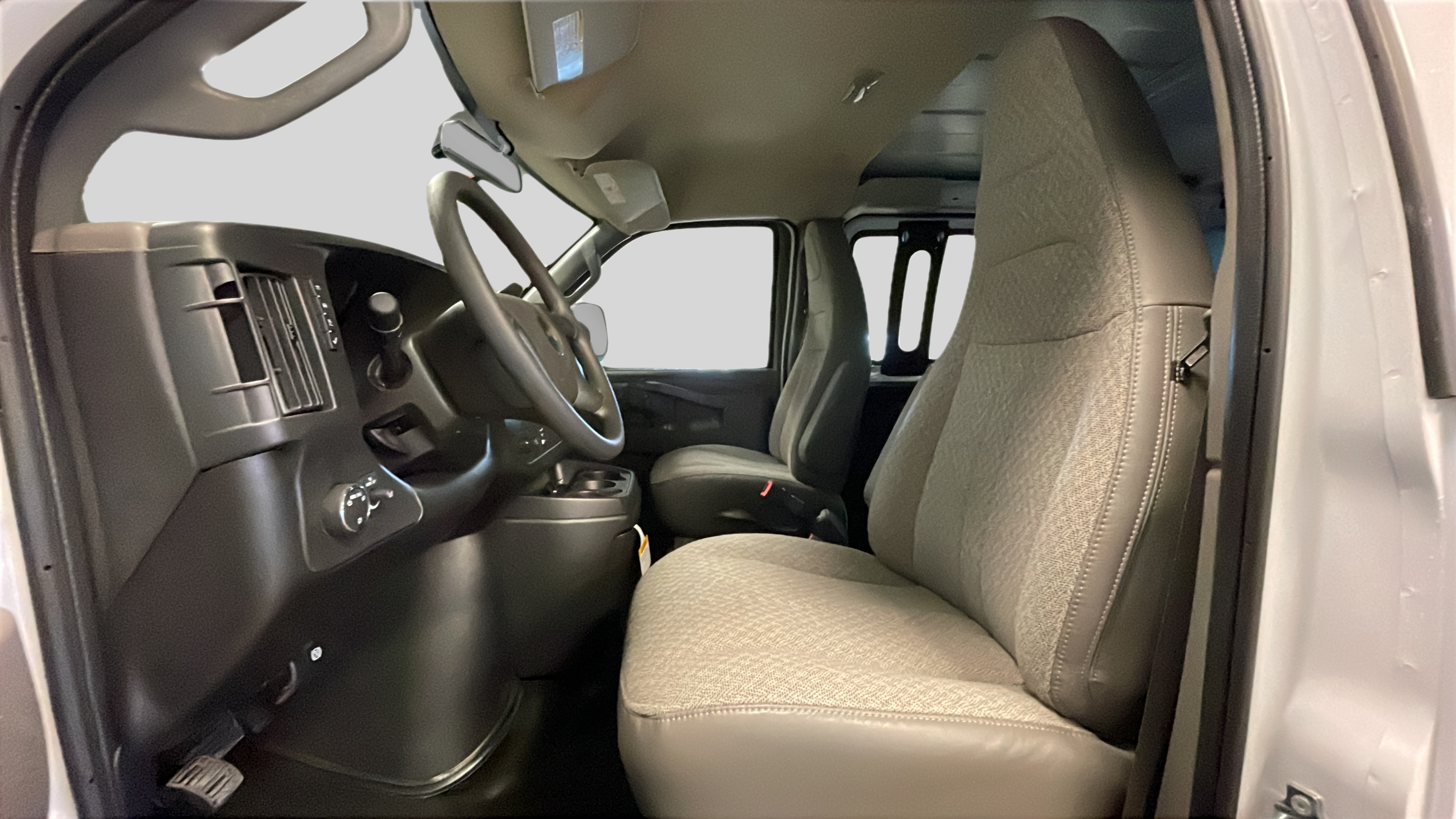 2026 Chevrolet Express Cargo Work Van - Photo 10