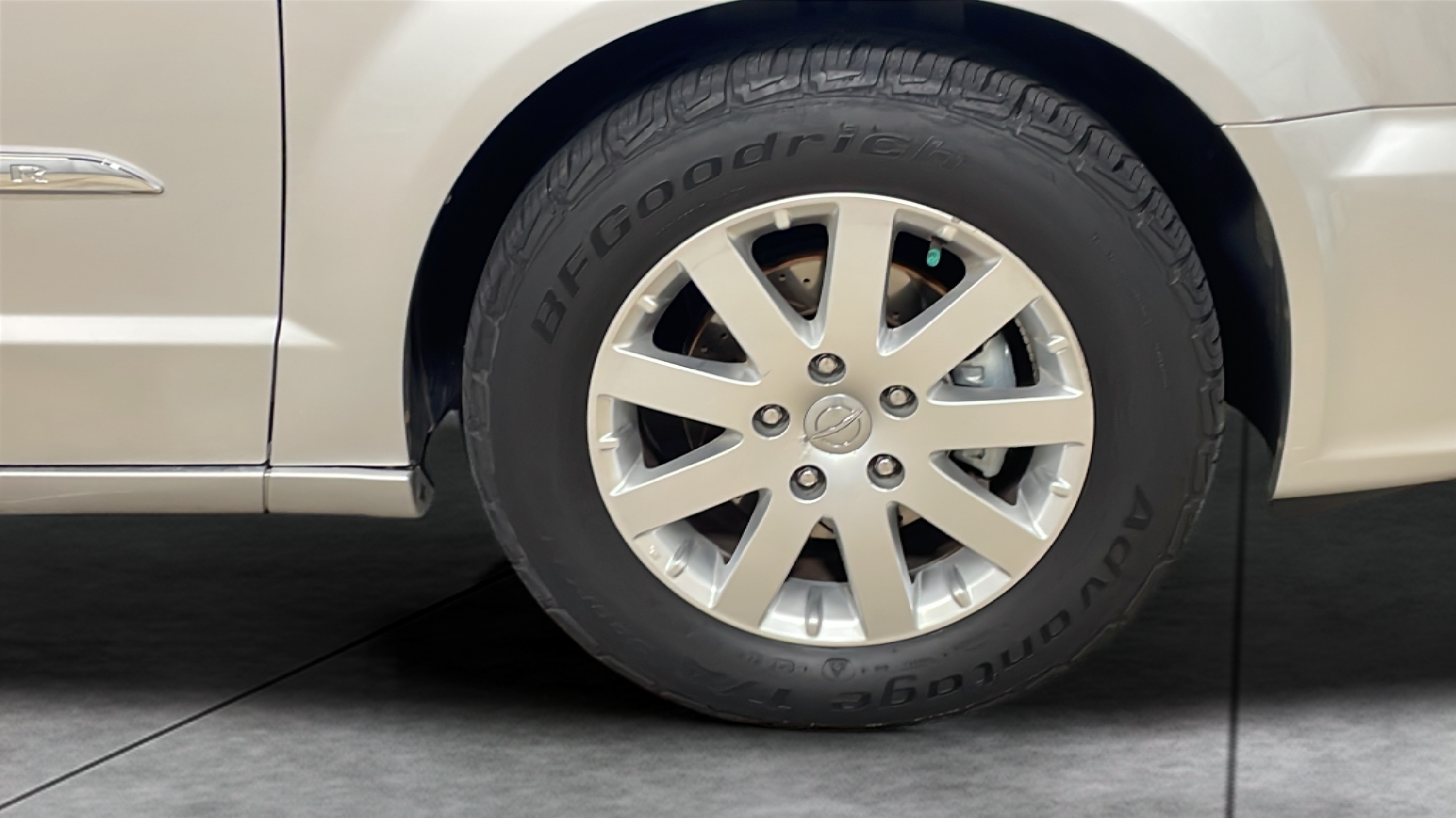 2011 Chrysler Town & Country Touring-L