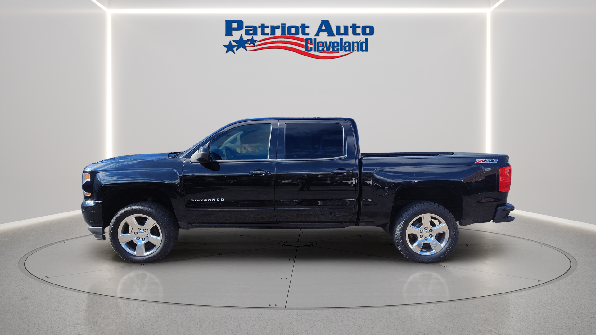 2017 Chevrolet Silverado 1500 LT - Image 3