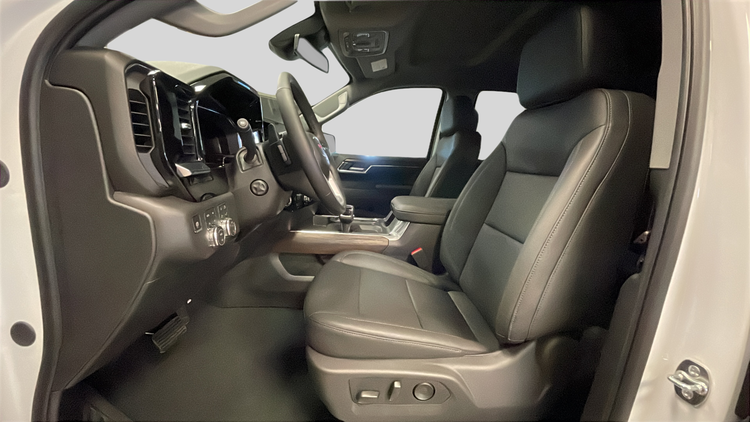 2026 GMC Sierra 1500 SLT - Photo 12