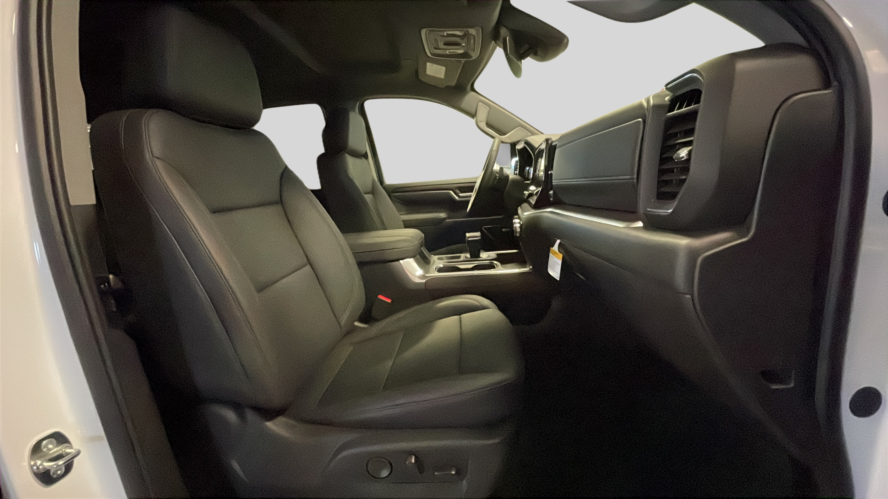 2026 GMC Sierra 1500 SLT - Photo 16
