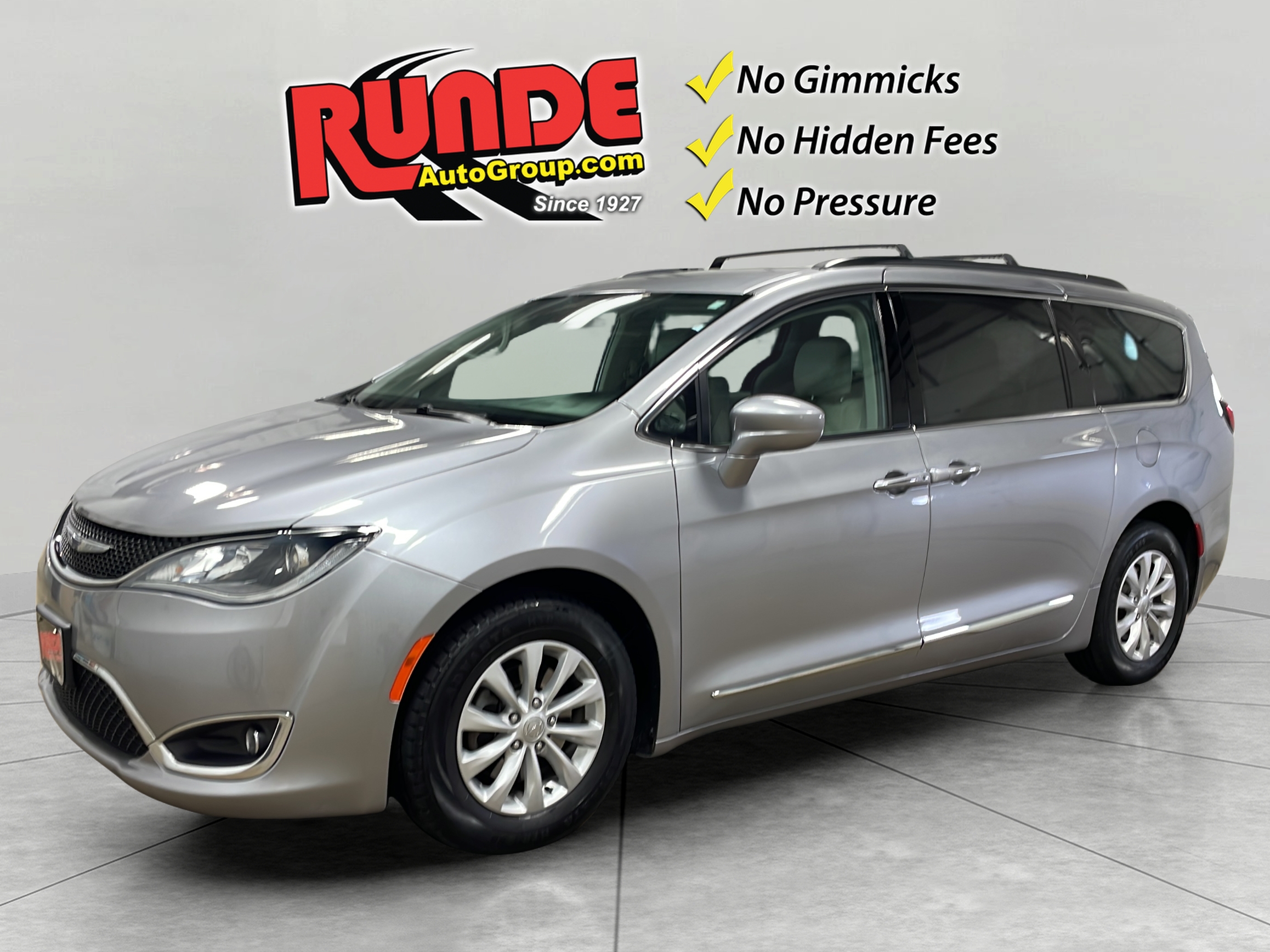2017 Chrysler Pacifica Touring-L's photo