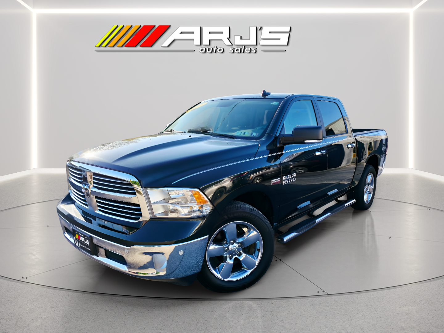 2016 RAM 1500 SLT 4x4 Crew Cab 5'7's photo