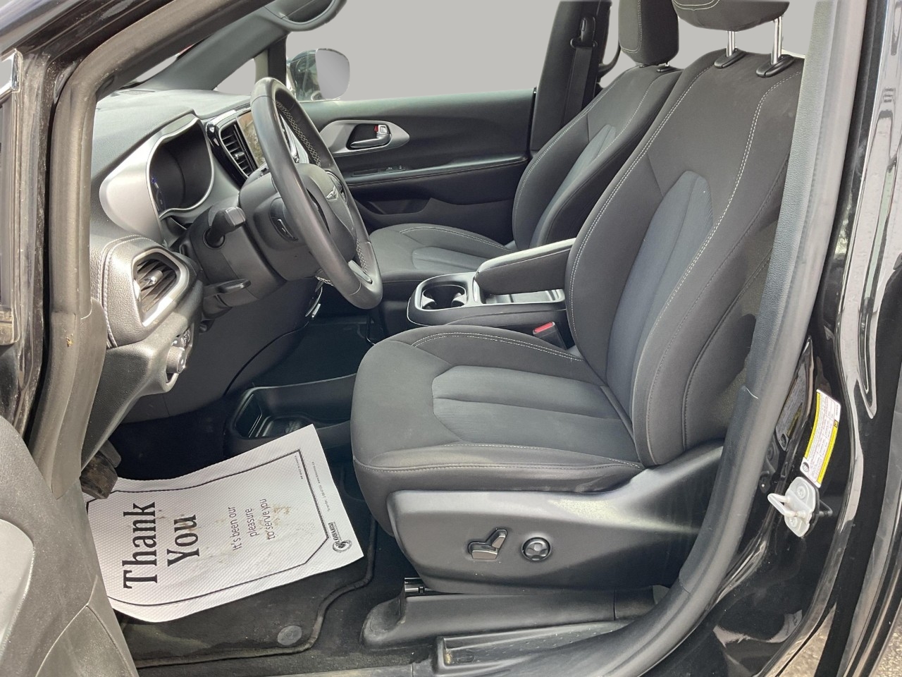 2022 CHRYSLER PACIFICA TOURING — photo 8