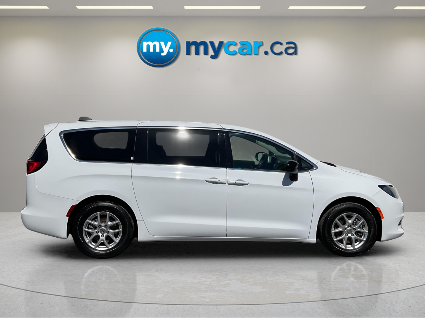 2024 CHRYSLER GRAND CARAVAN SXT — photo 2