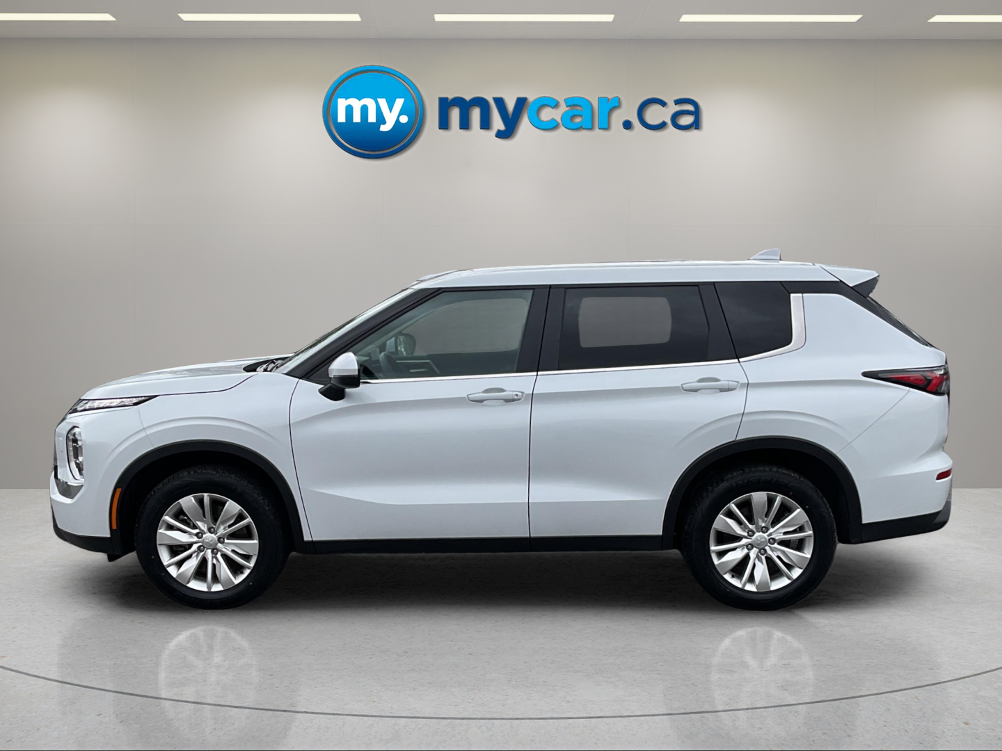 2025 MITSUBISHI OUTLANDER ES — photo 3