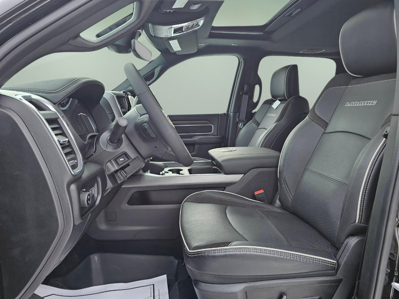 2025 RAM 2500 LARAMIE — photo 8
