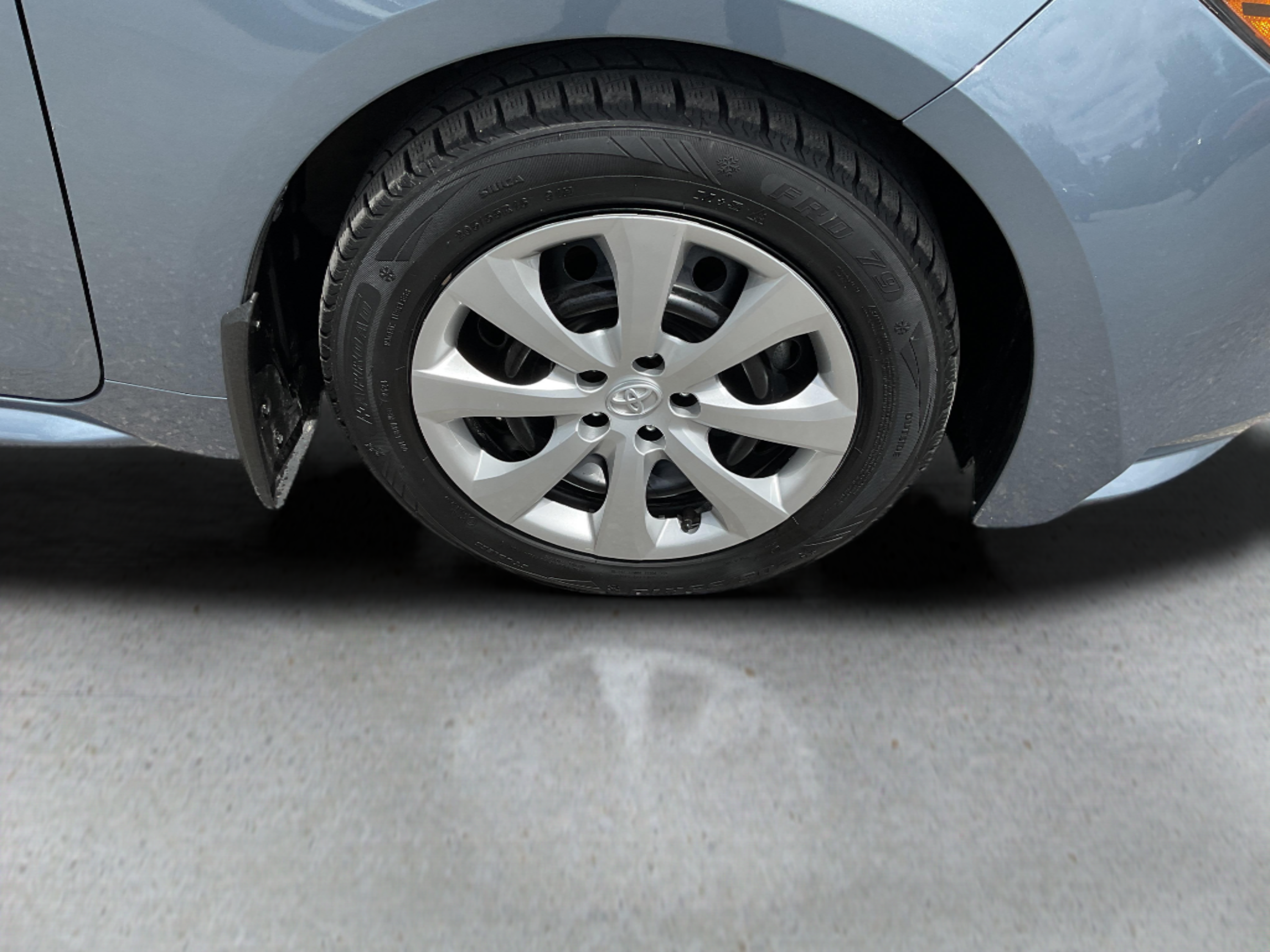 2025 TOYOTA COROLLA LE — photo 2