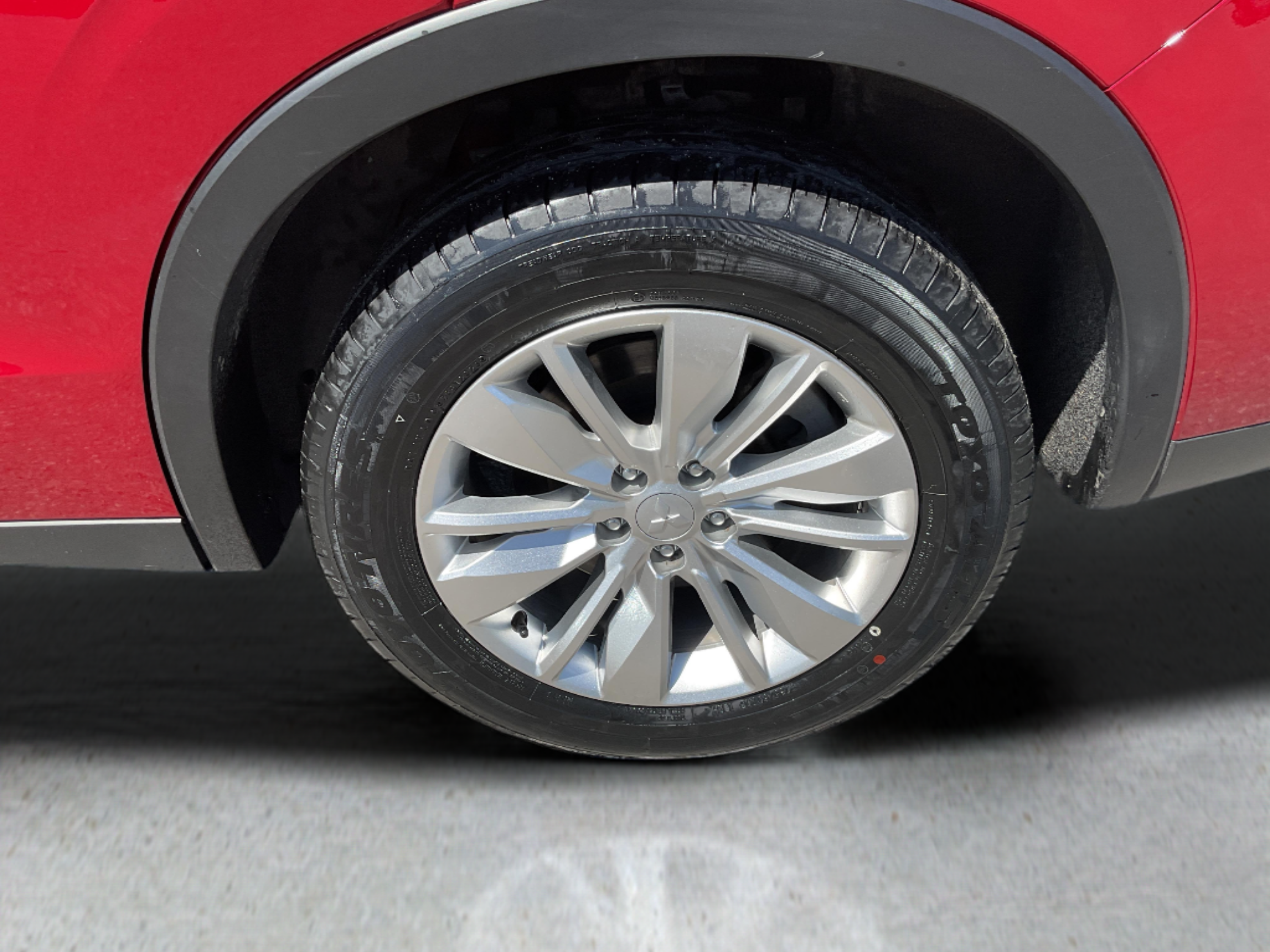 2025 MITSUBISHI OUTLANDER ES — photo 8