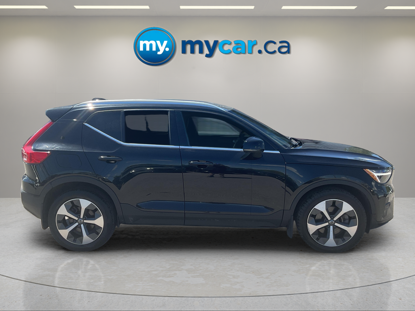 2024 VOLVO XC40 CORE DARK THEME — photo 7