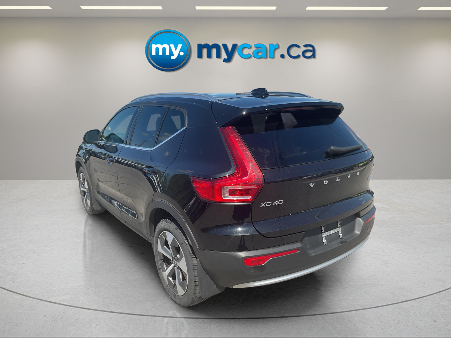 2024 VOLVO XC40 CORE DARK THEME — photo 4