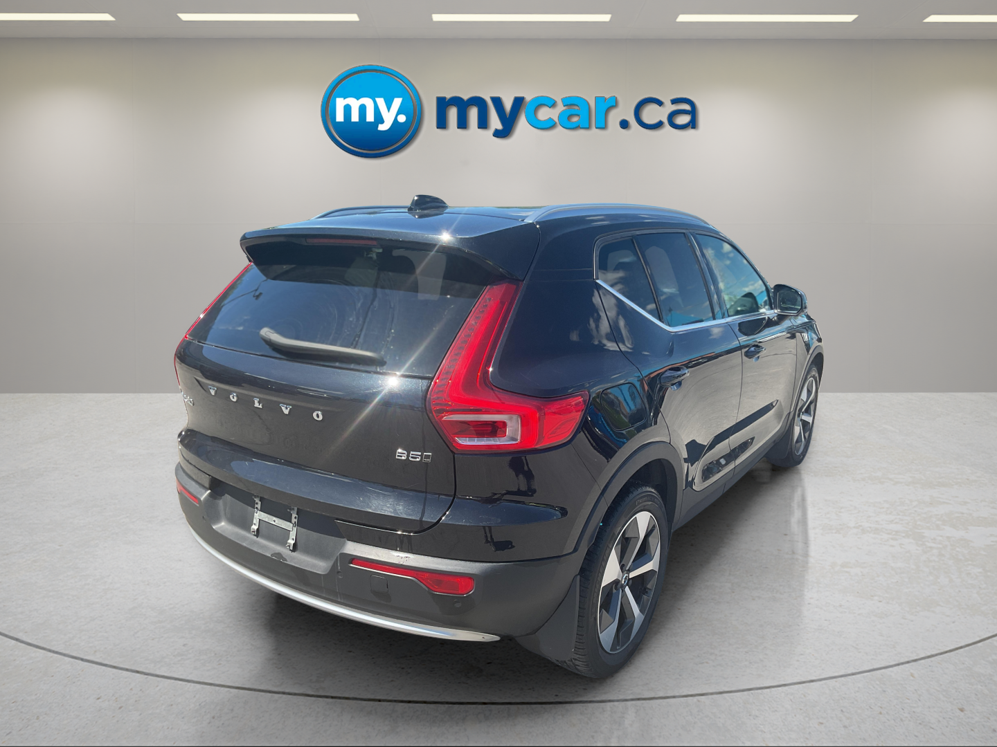 2024 VOLVO XC40 CORE DARK THEME — photo 6