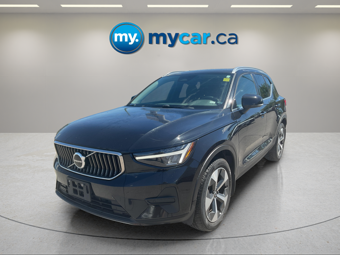 2024 VOLVO XC40 CORE DARK THEME