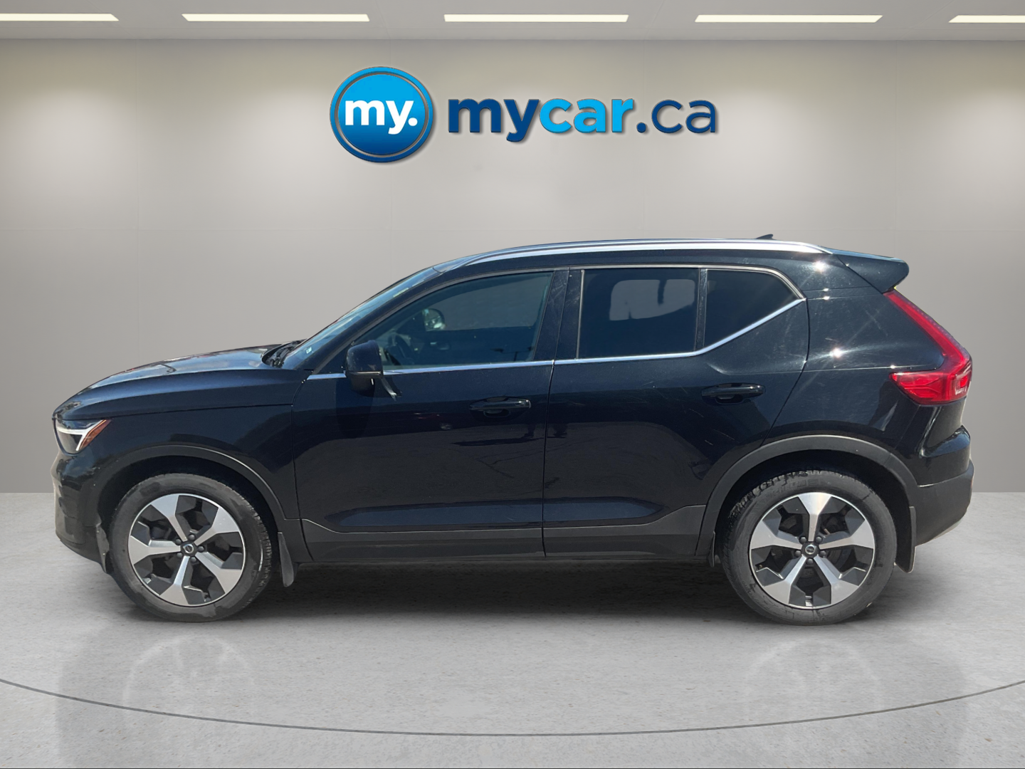 2024 VOLVO XC40 CORE DARK THEME — photo 3