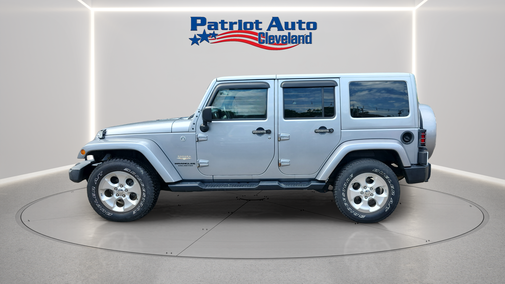 2015 Jeep Wrangler Unlimited Sahara - Image 2