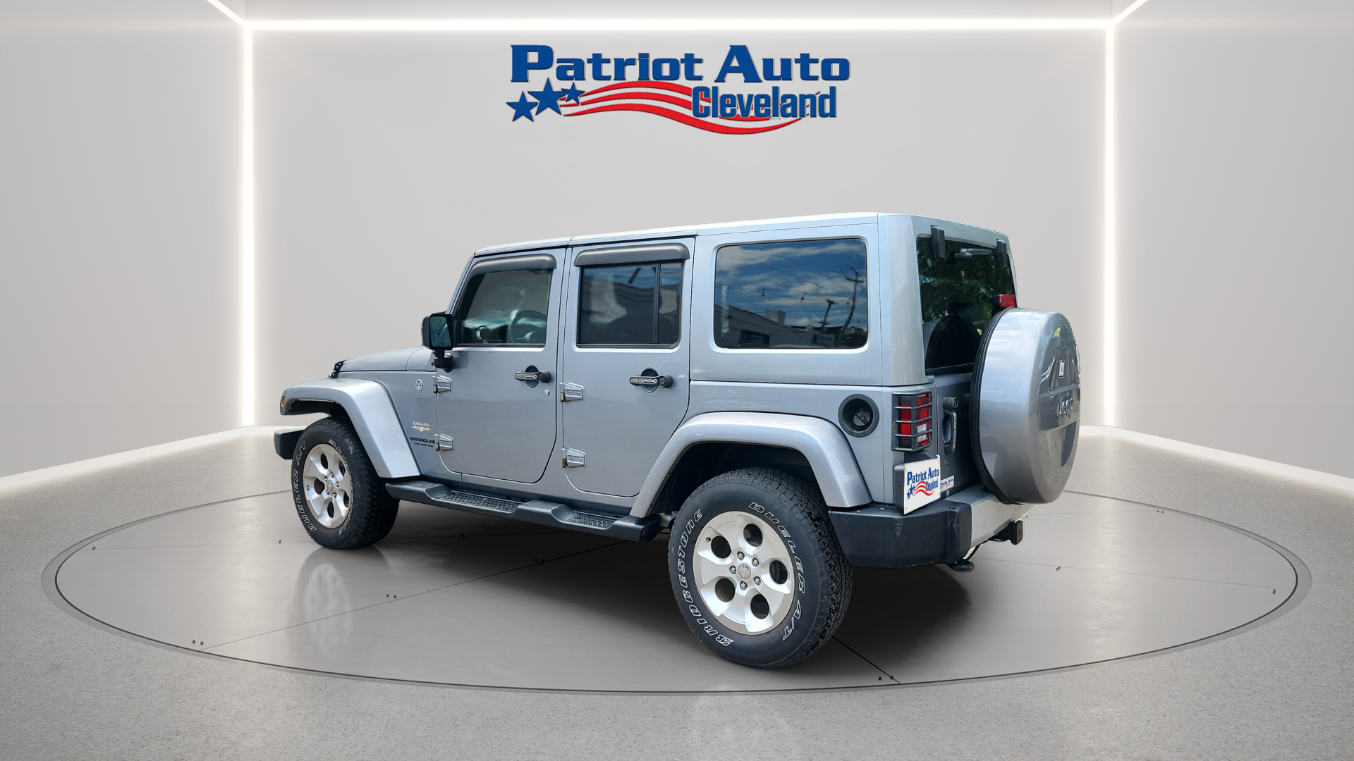 2015 Jeep Wrangler Unlimited Sahara - Image 3