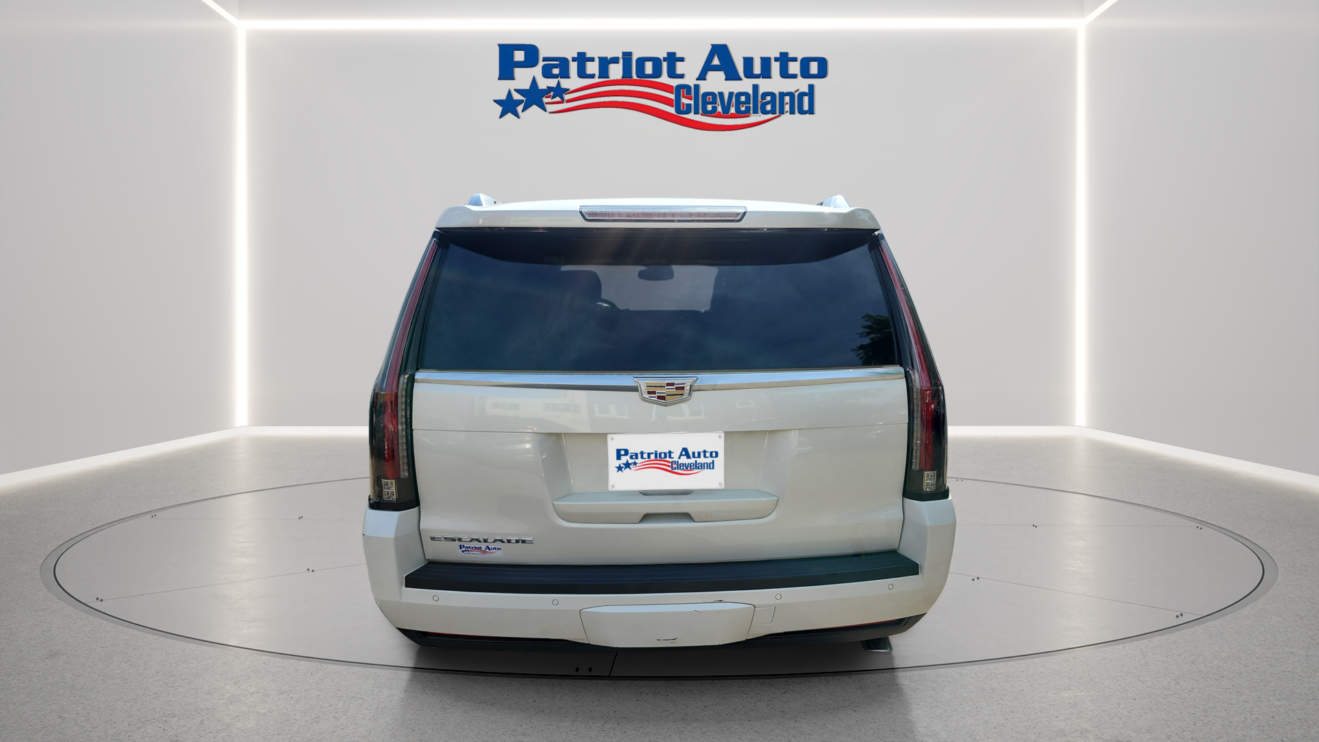 2015 Cadillac Escalade Luxury - Image 4
