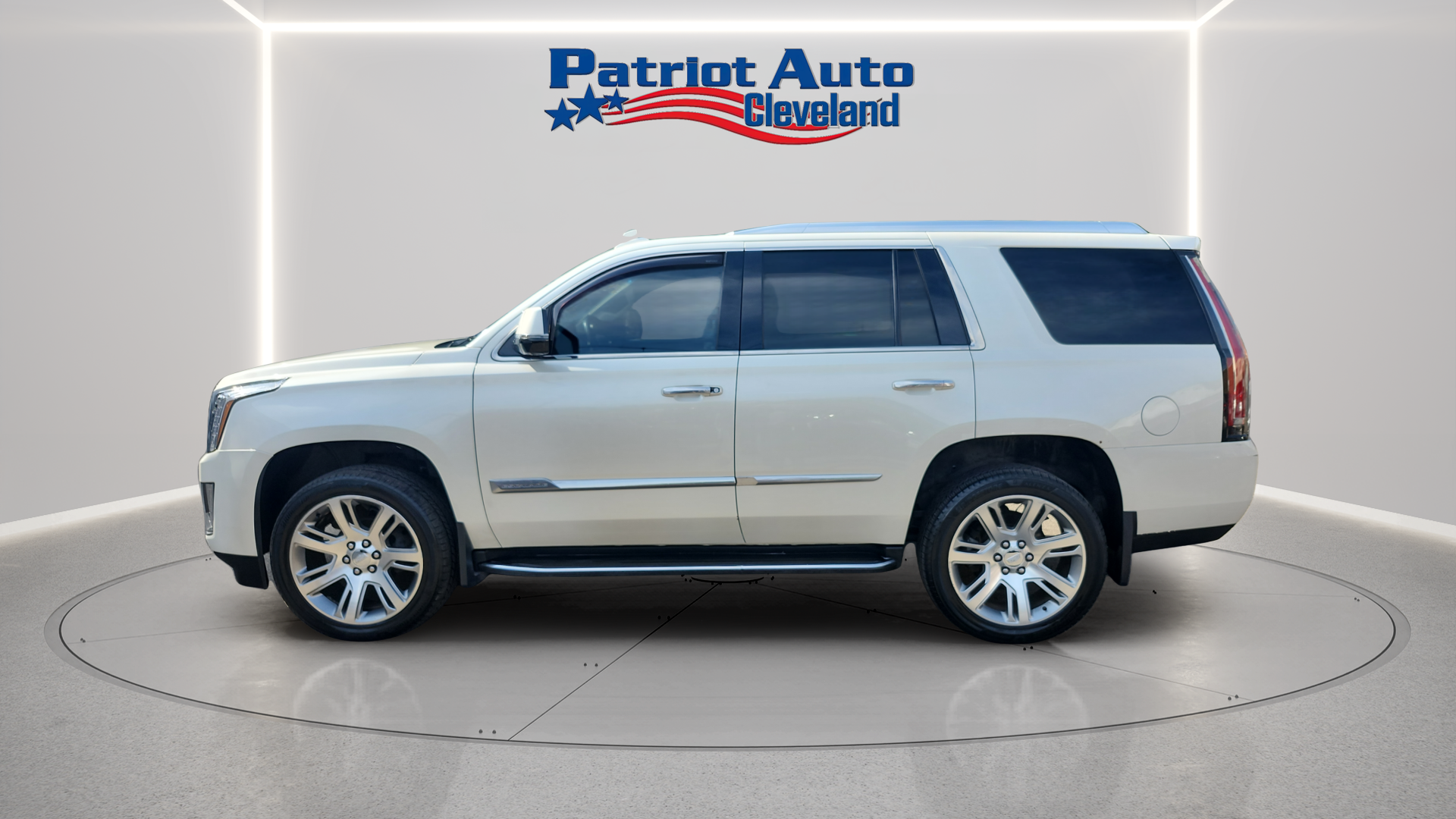 2015 Cadillac Escalade Luxury - Image 2