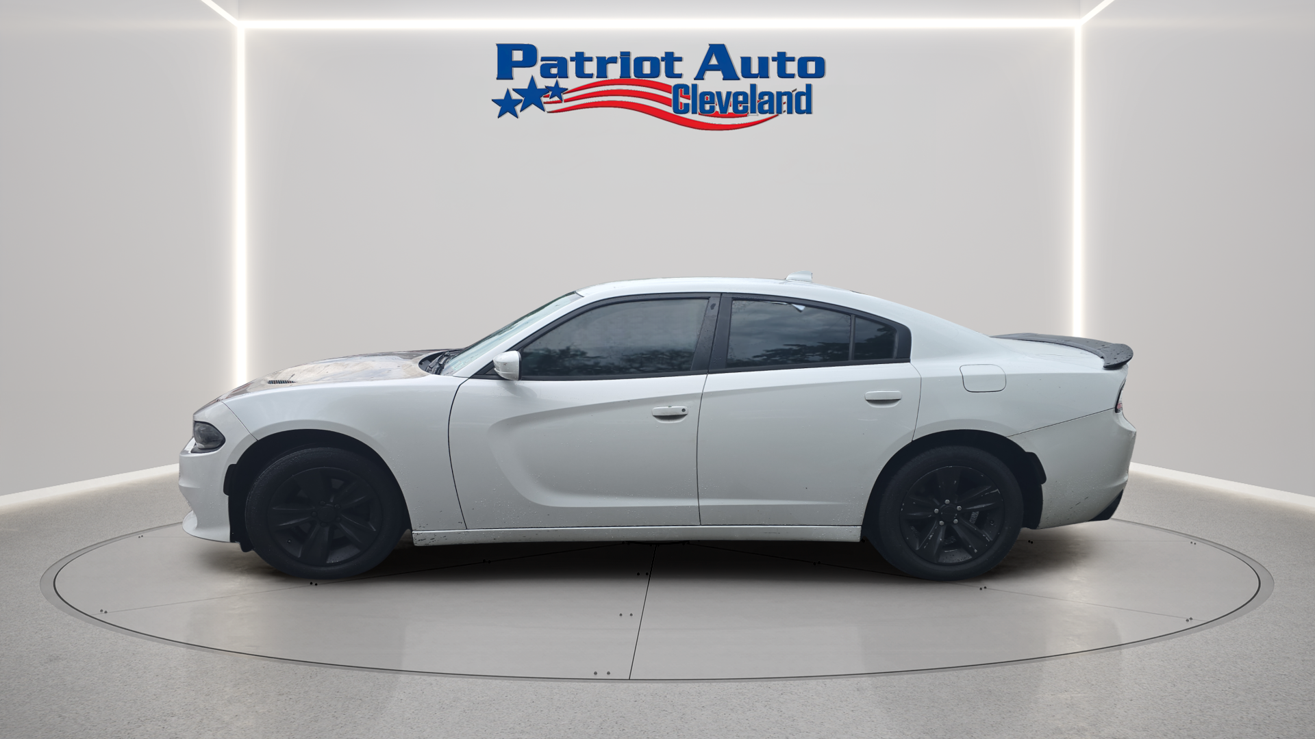 2015 Dodge Charger SXT - Image 2