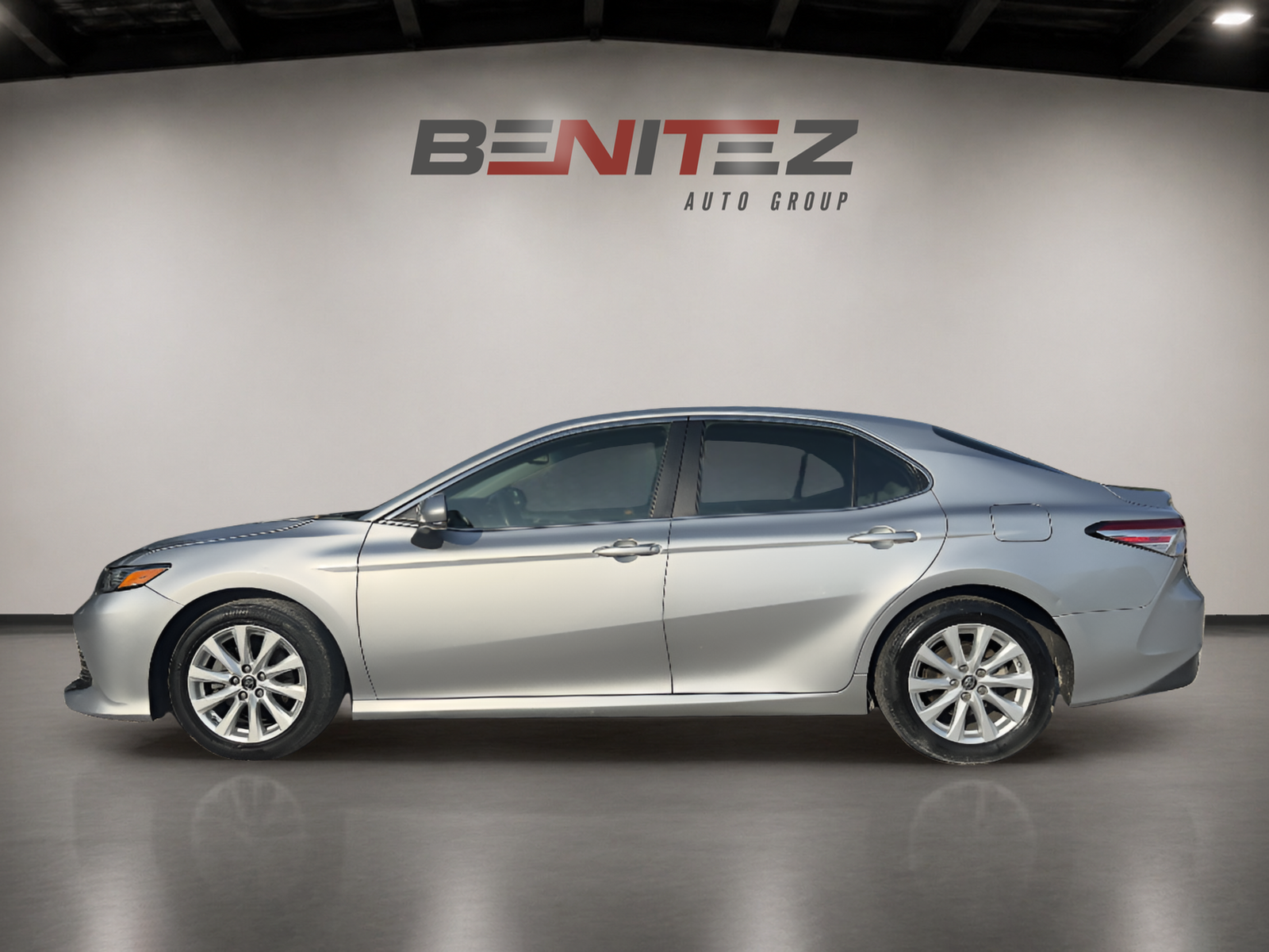 2018 Toyota Camry LE — photo 2