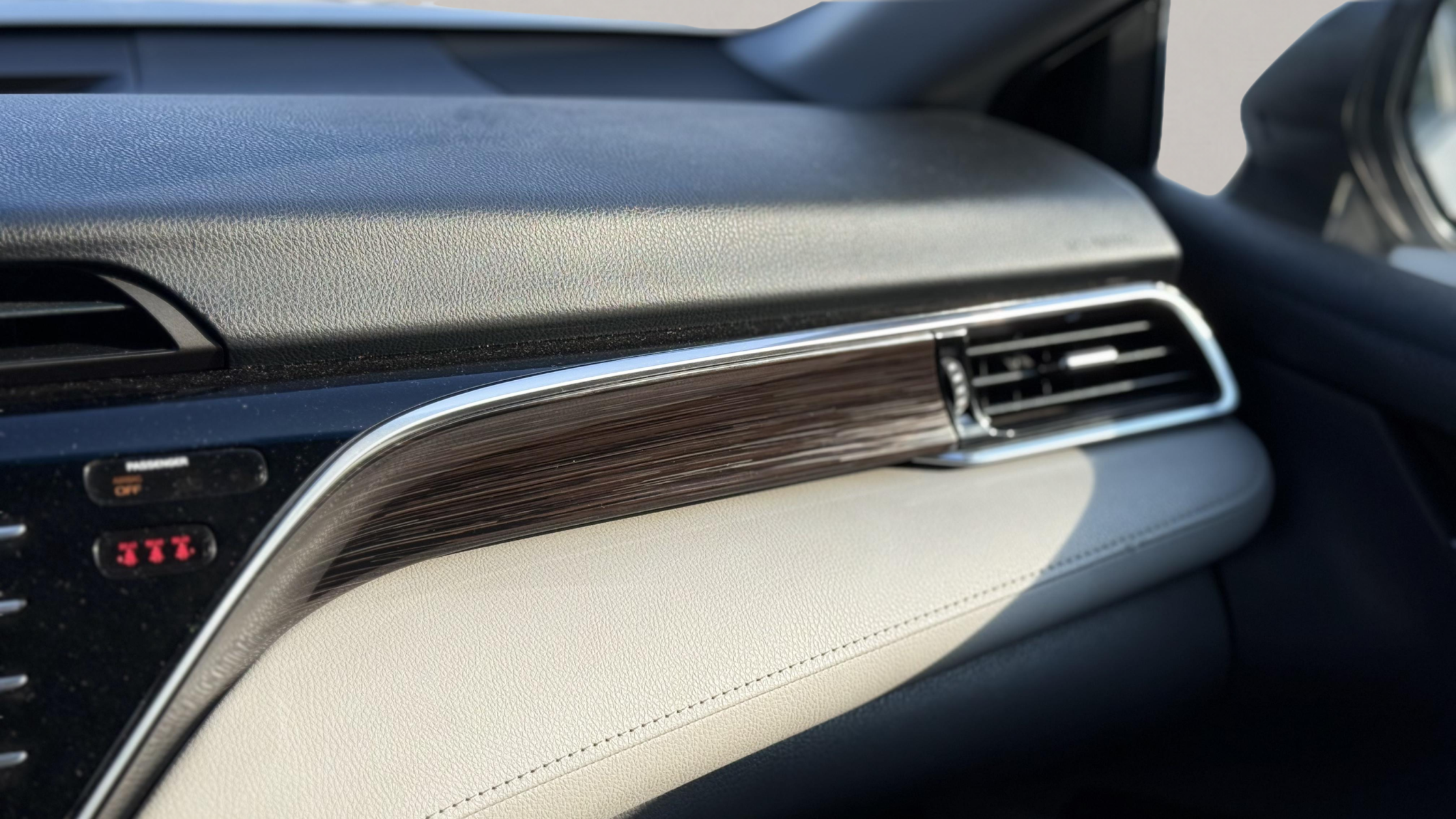 2018 Toyota Camry LE — photo 11