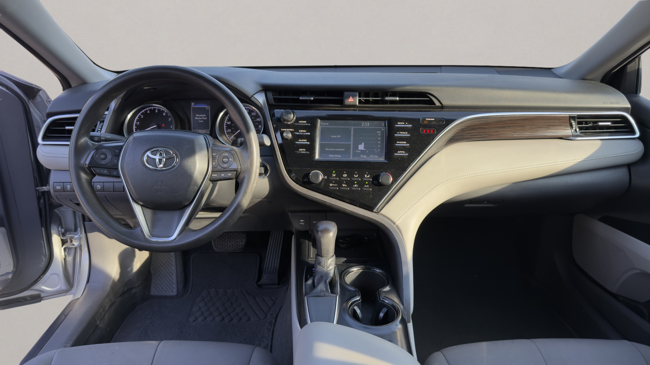 2018 Toyota Camry LE — photo 12