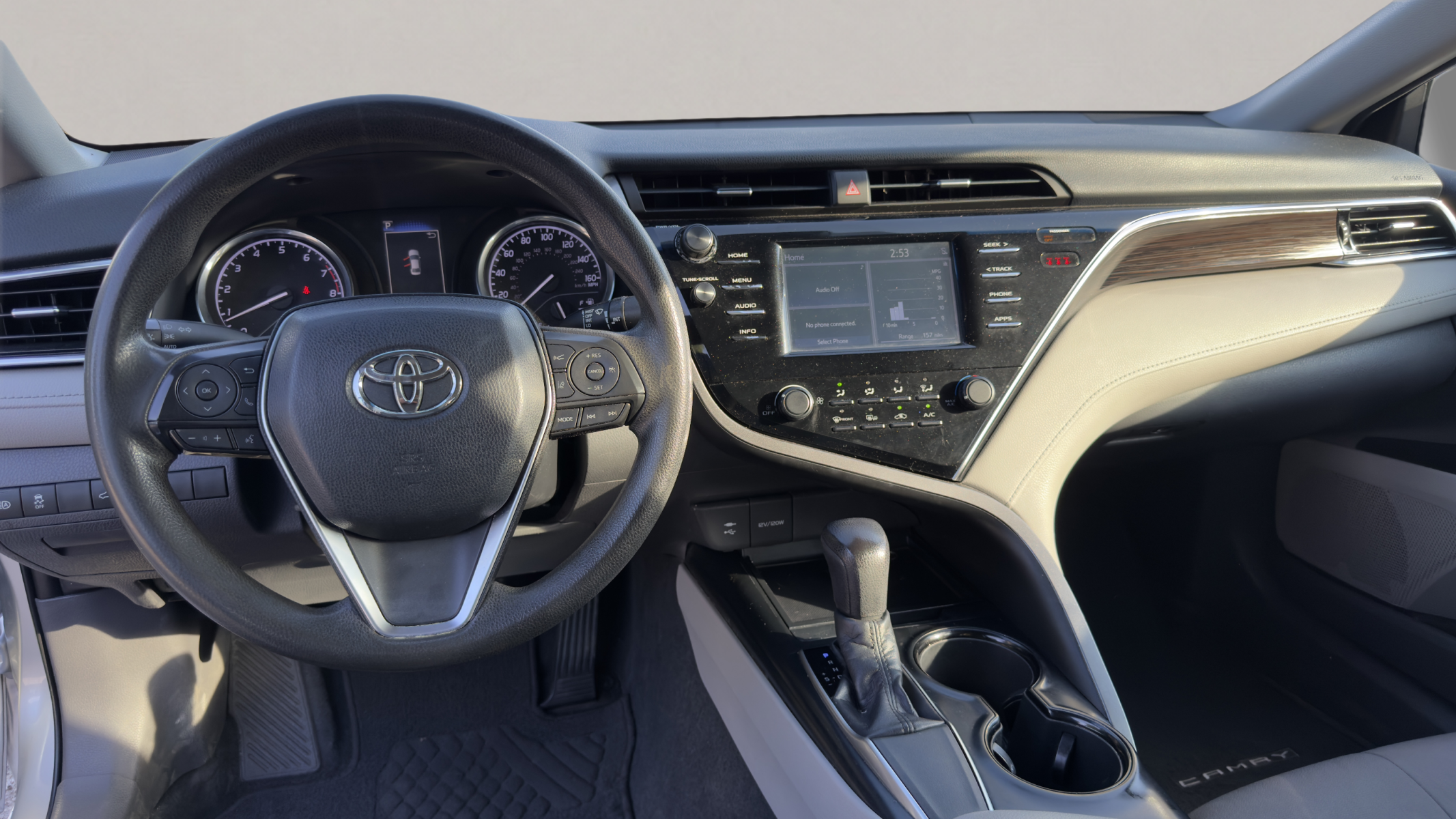 2018 Toyota Camry LE — photo 9