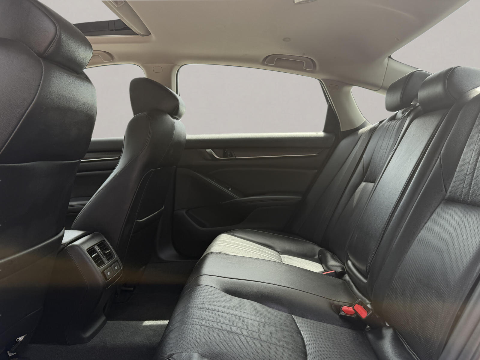 2021 Honda ACCORD Touring 2.0T Sedan — photo 17