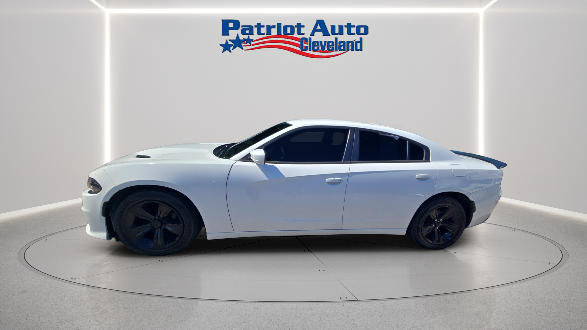 2015 Dodge Charger SXT - Image 2