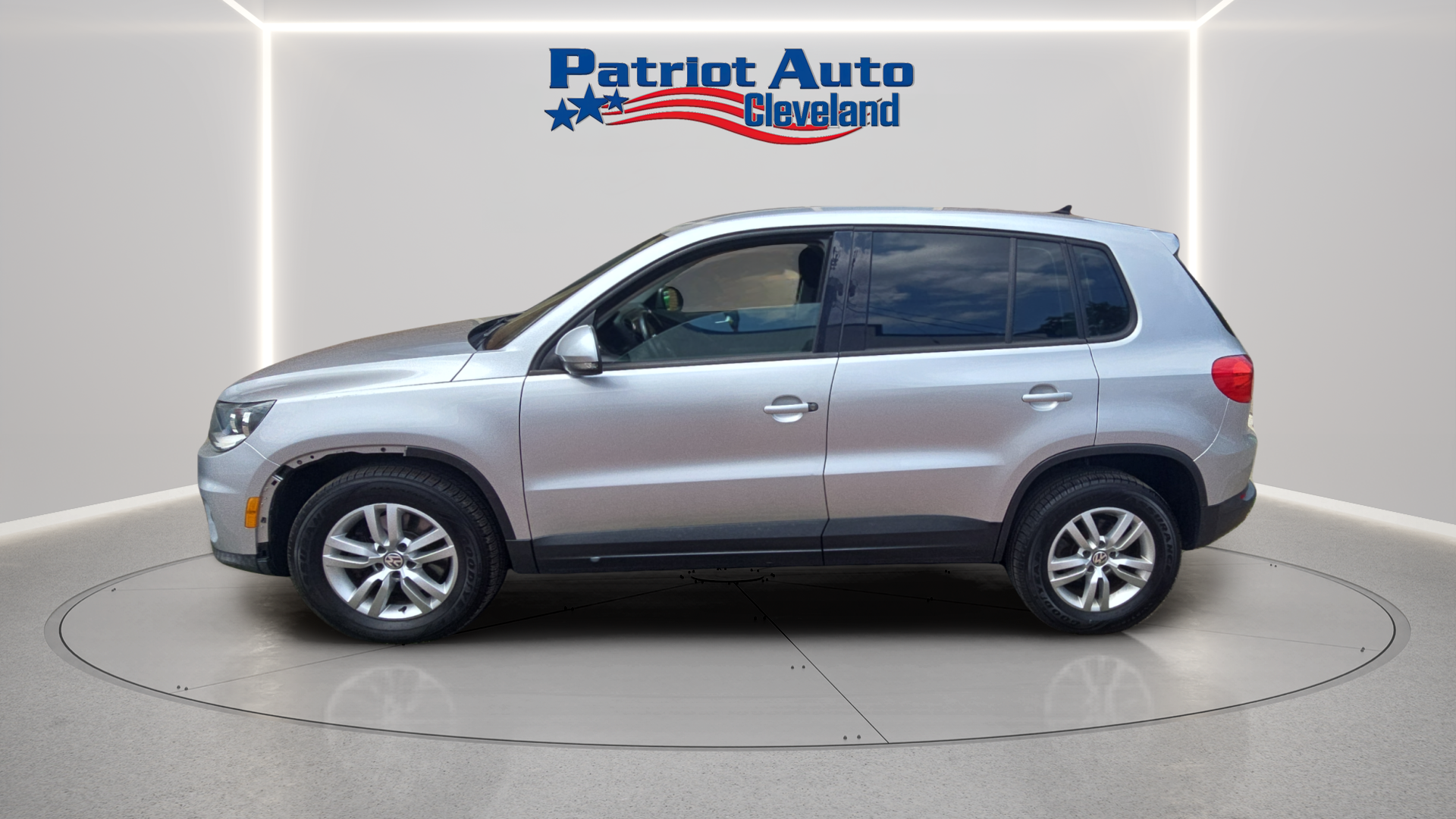 Photo 2 of 2014 Volkswagen Tiguan S