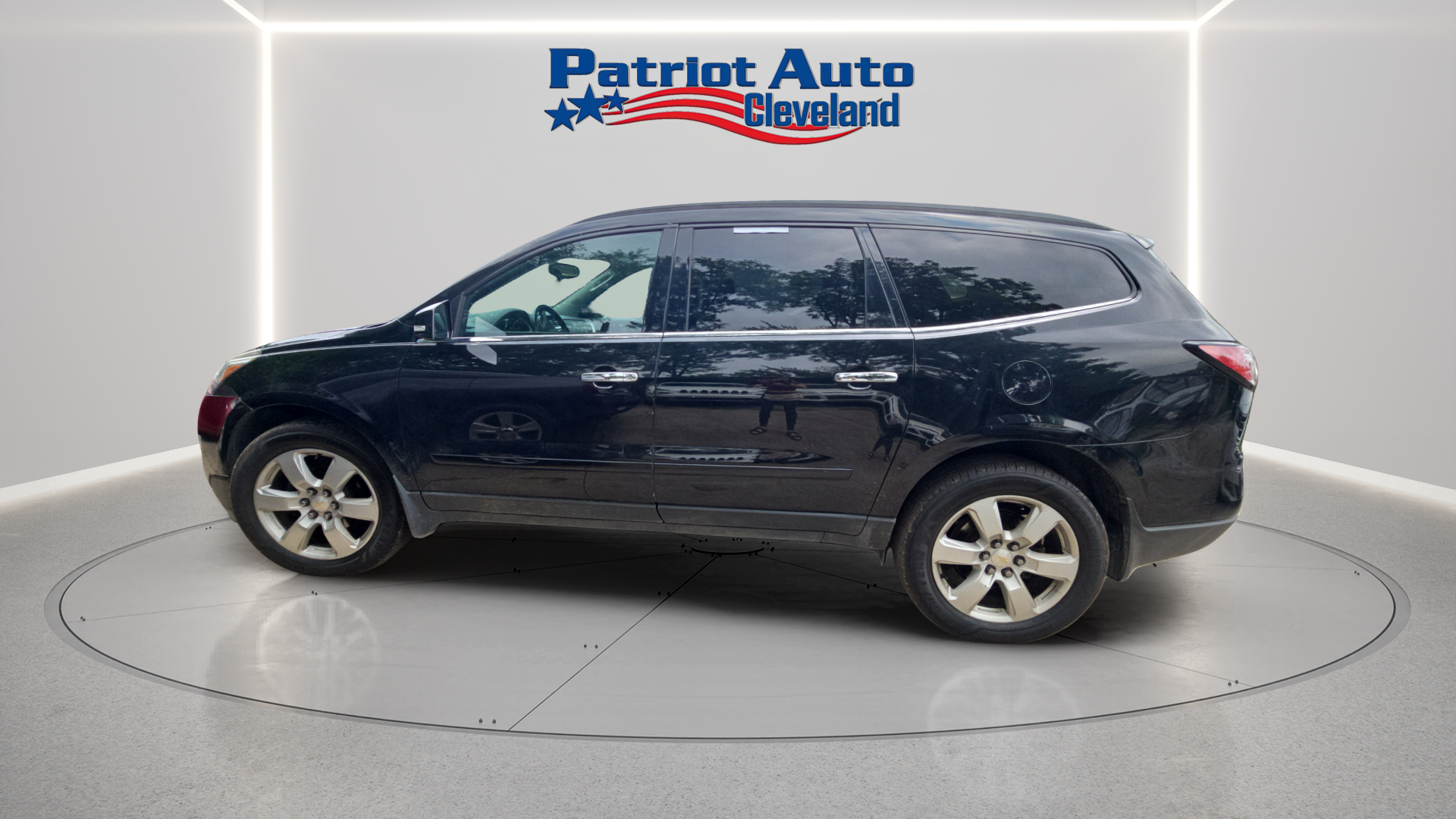 Photo 2 of 2017 Chevrolet Traverse LT