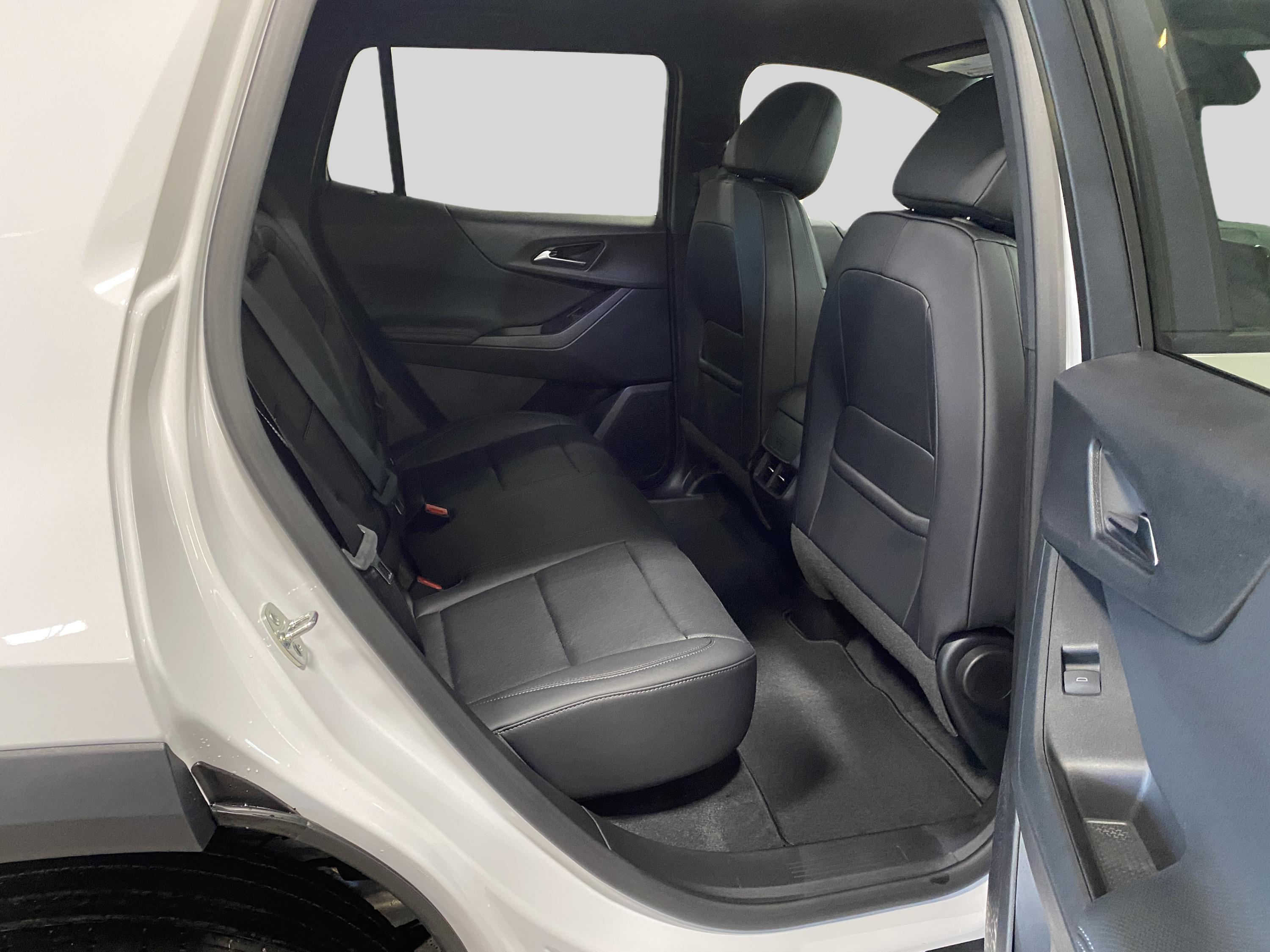 2027 Chevrolet Equinox LT - Photo 7