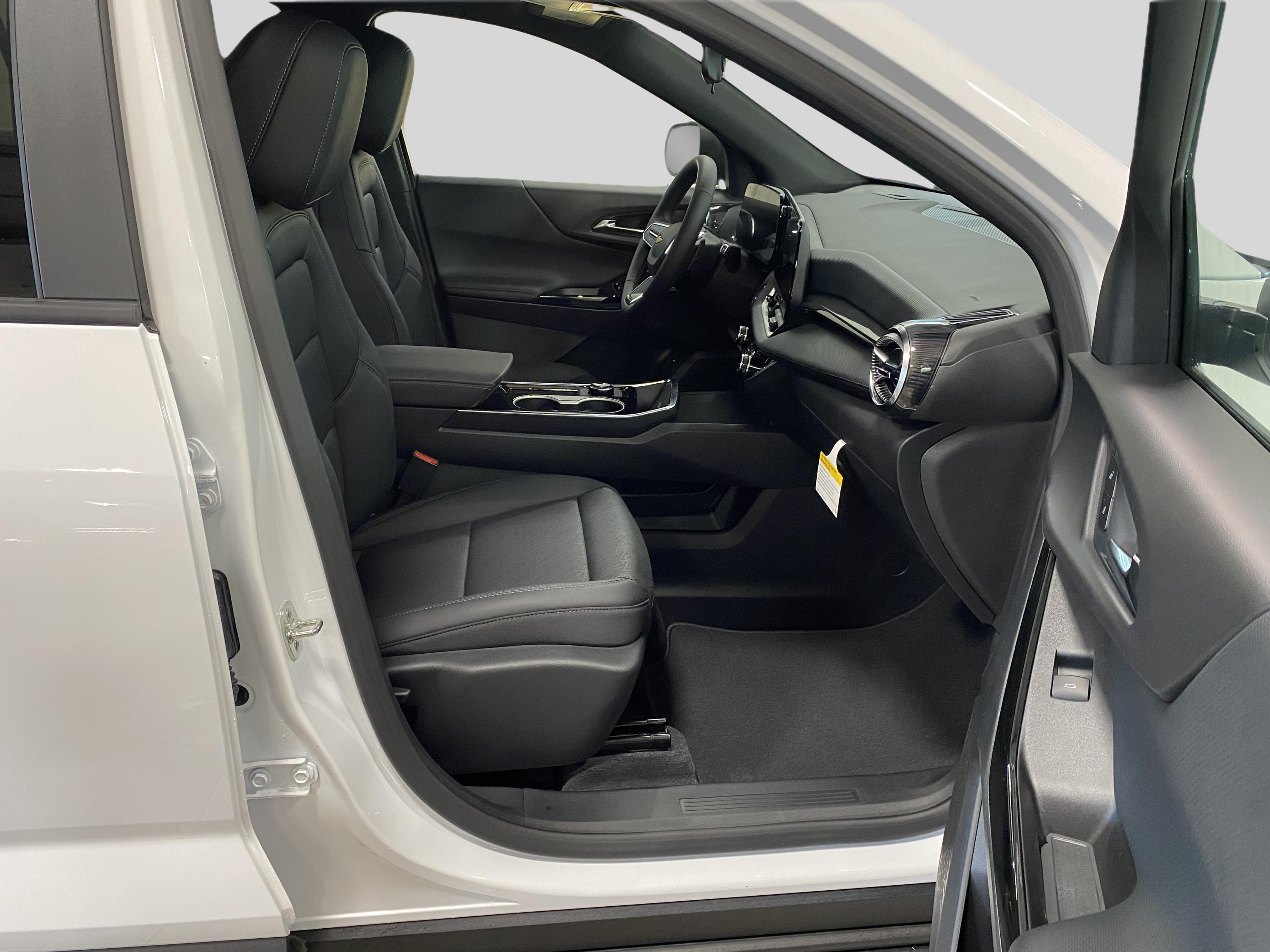 2027 Chevrolet Equinox LT - Photo 14