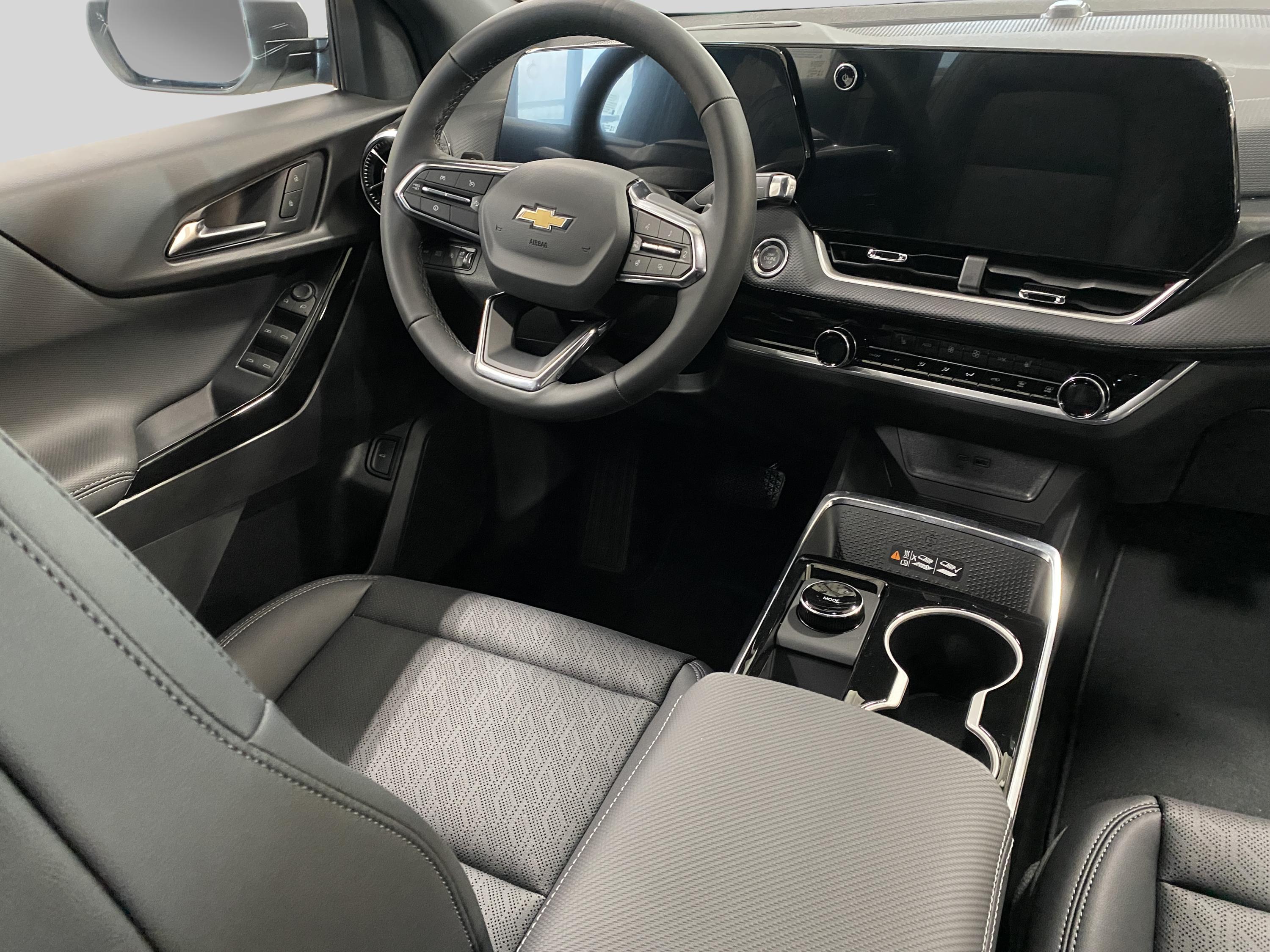 2027 Chevrolet Equinox LT - Photo 8