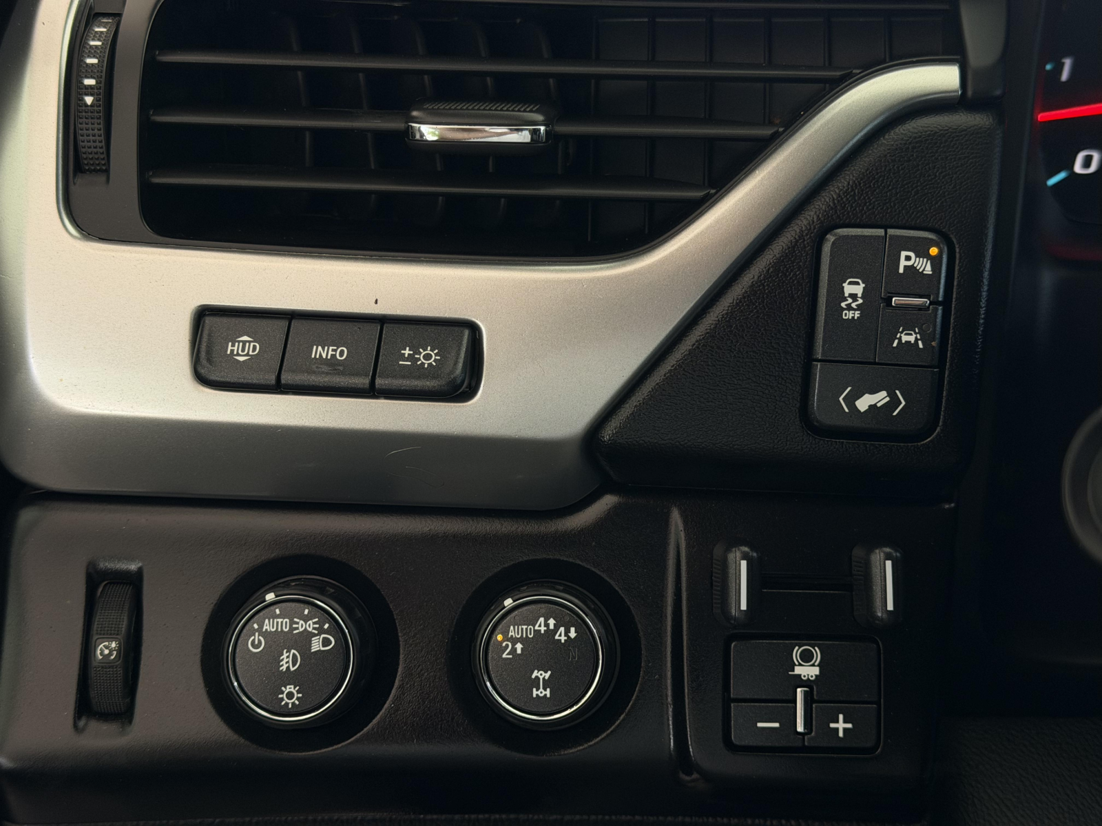 2020 Chevrolet Tahoe Premier — photo 28