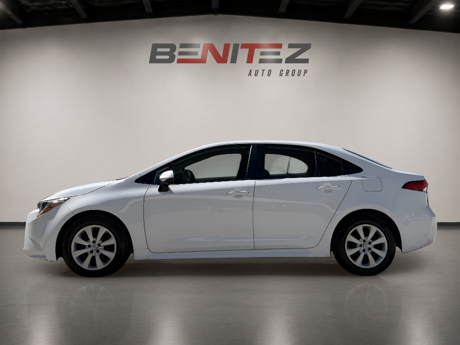 2021 Toyota Corolla LE — photo 2