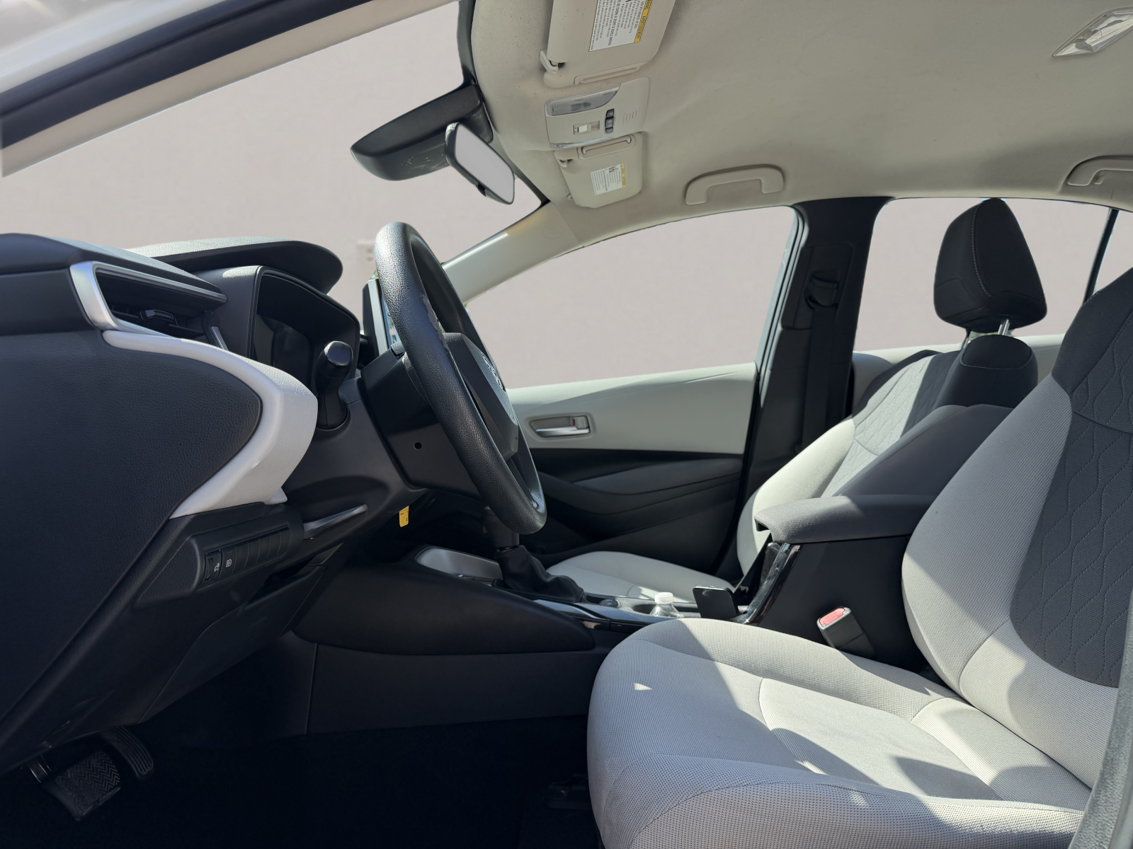 2021 Toyota Corolla LE — photo 17