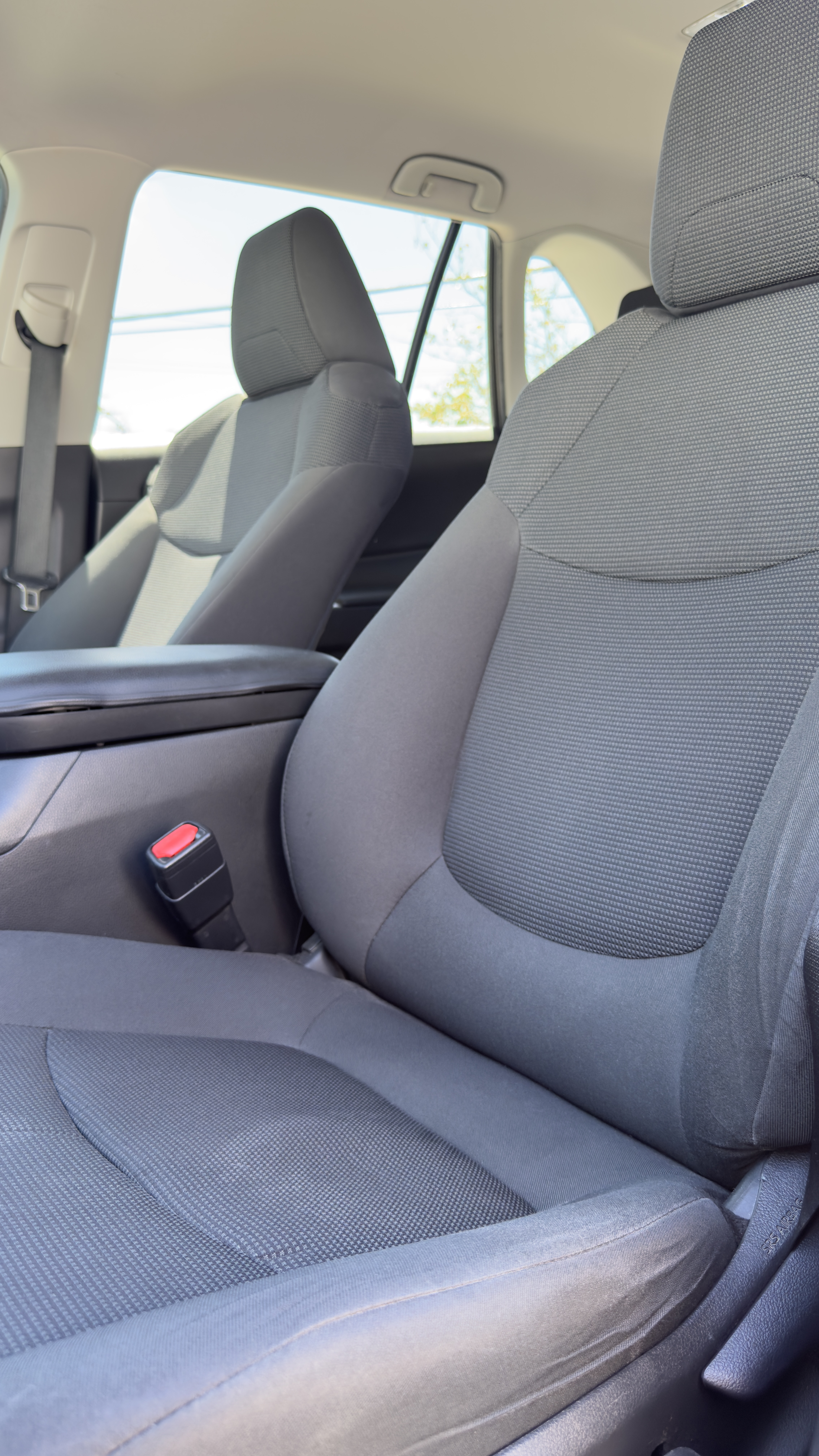 2019 Toyota Rav4 LE — photo 19