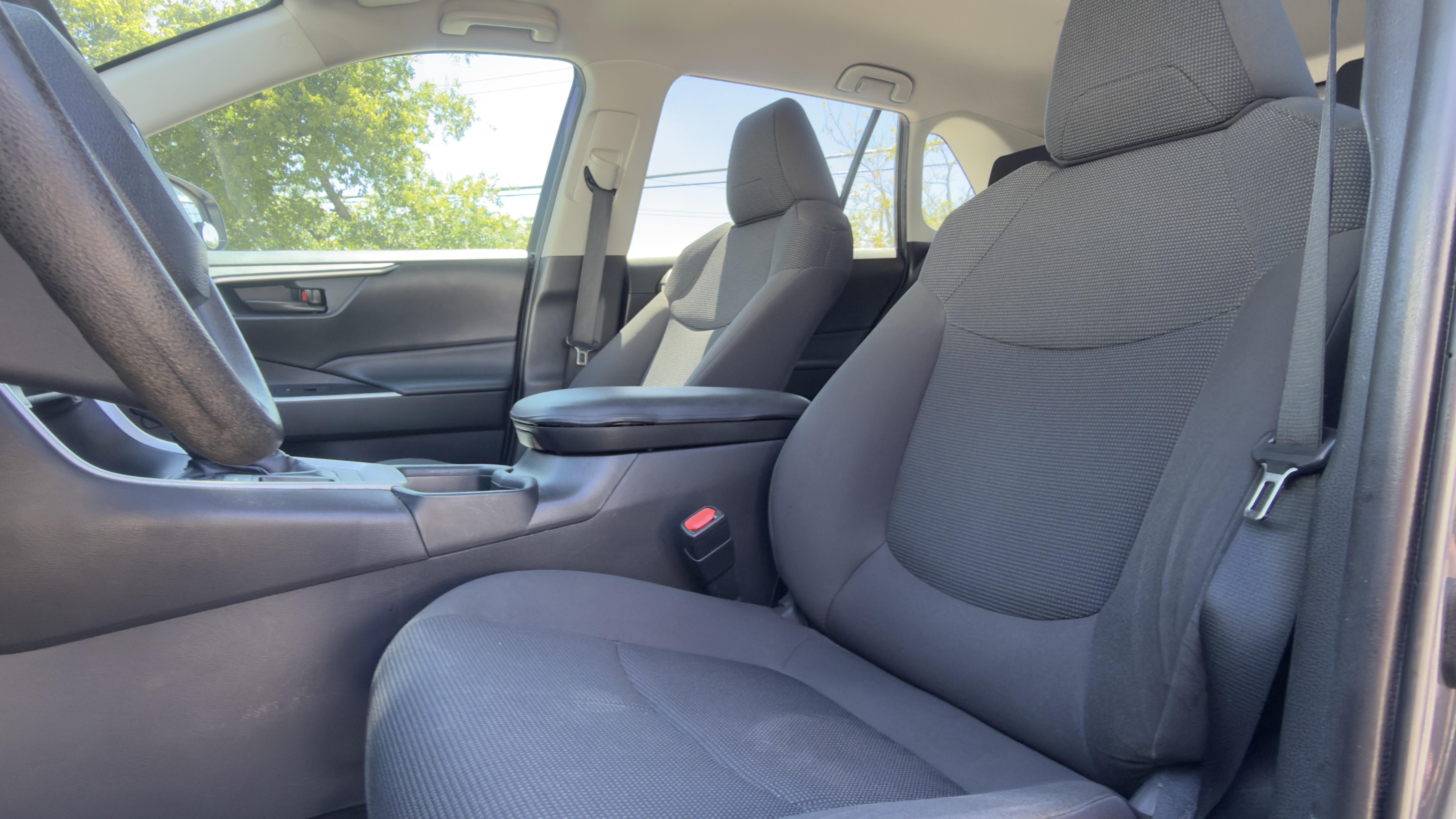 2019 Toyota Rav4 LE — photo 20