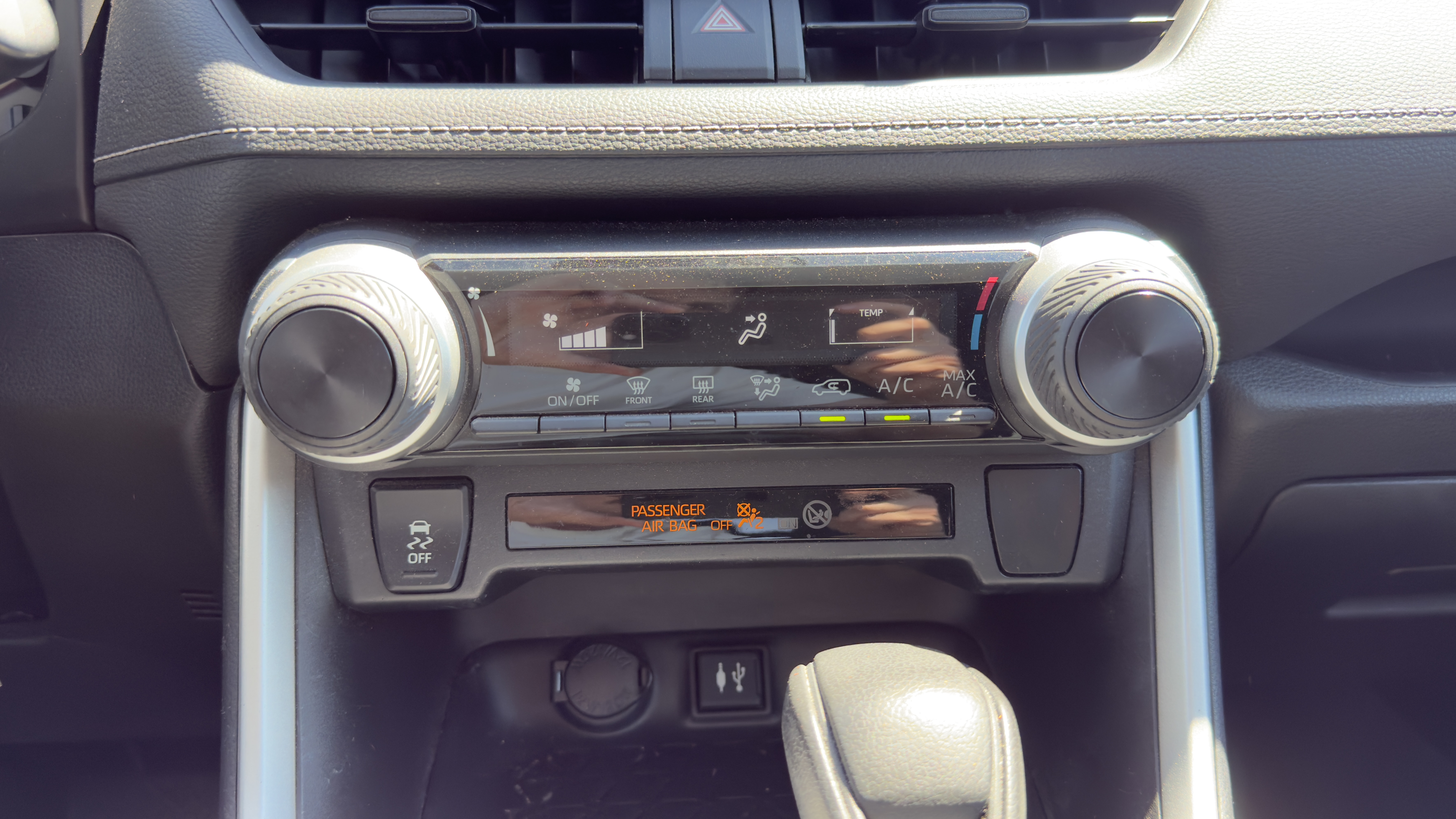 2019 Toyota Rav4 LE — photo 14