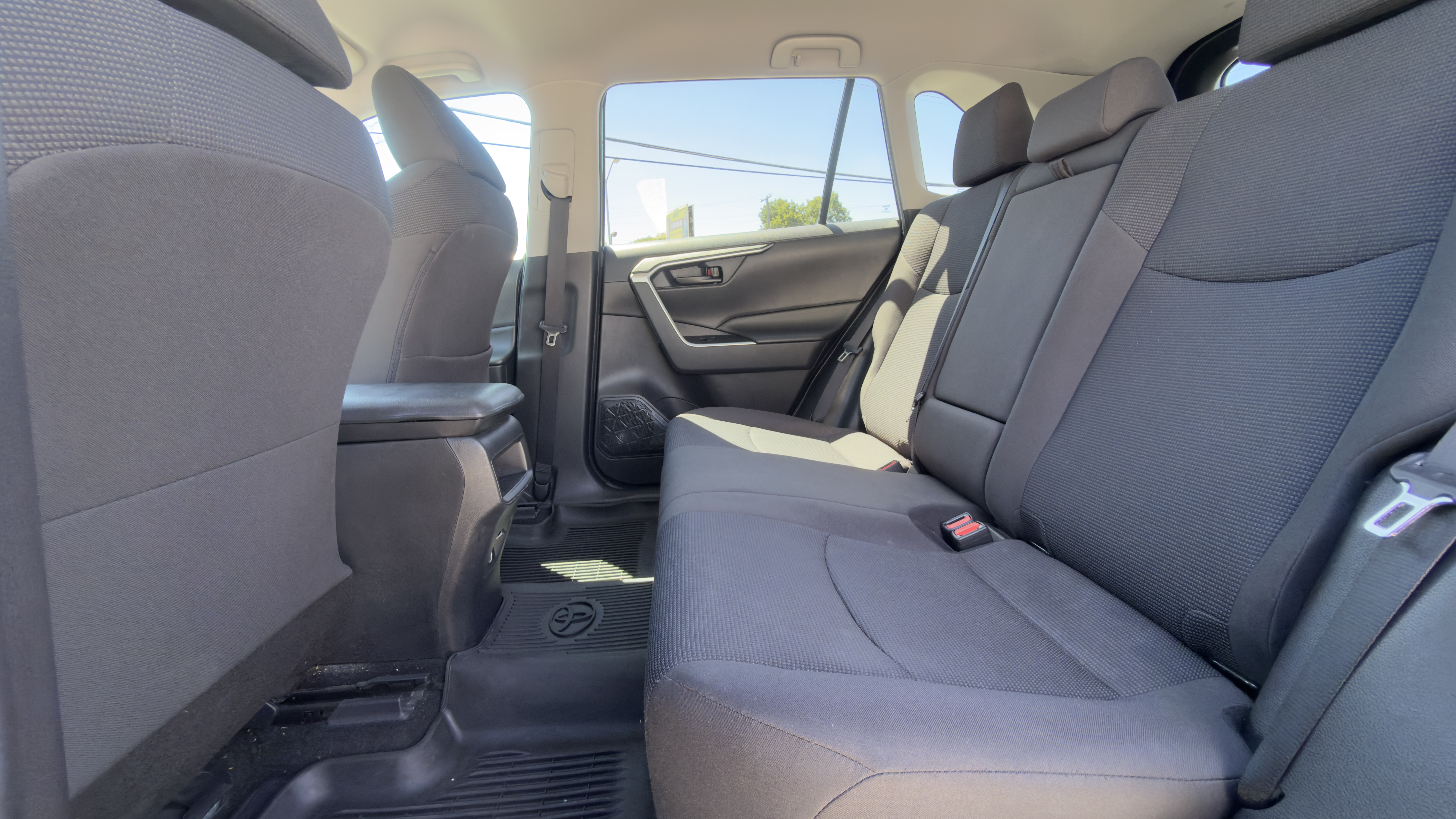 2019 Toyota Rav4 LE — photo 12