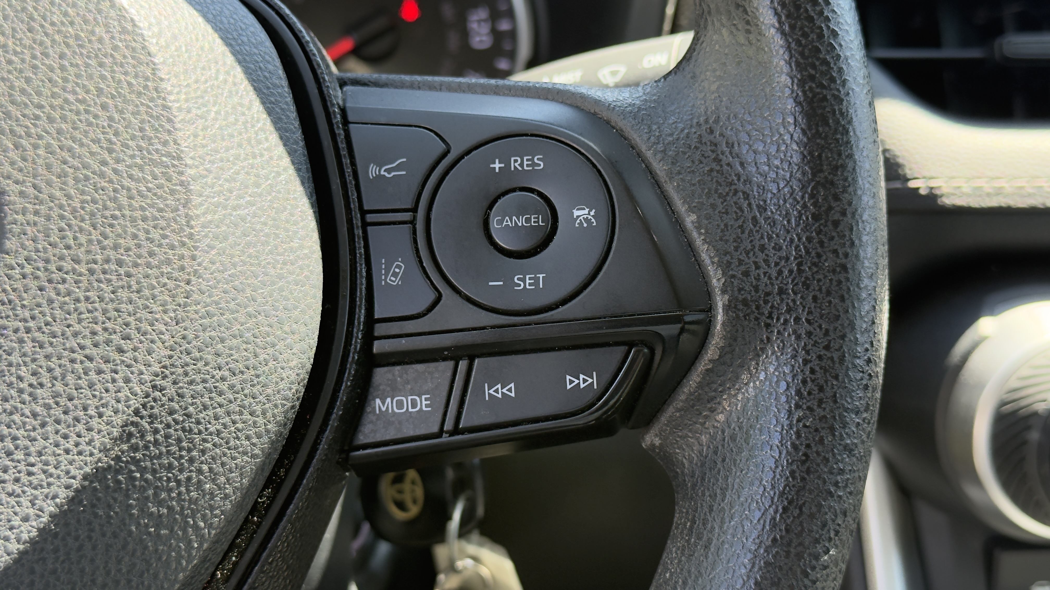 2019 Toyota Rav4 LE — photo 9