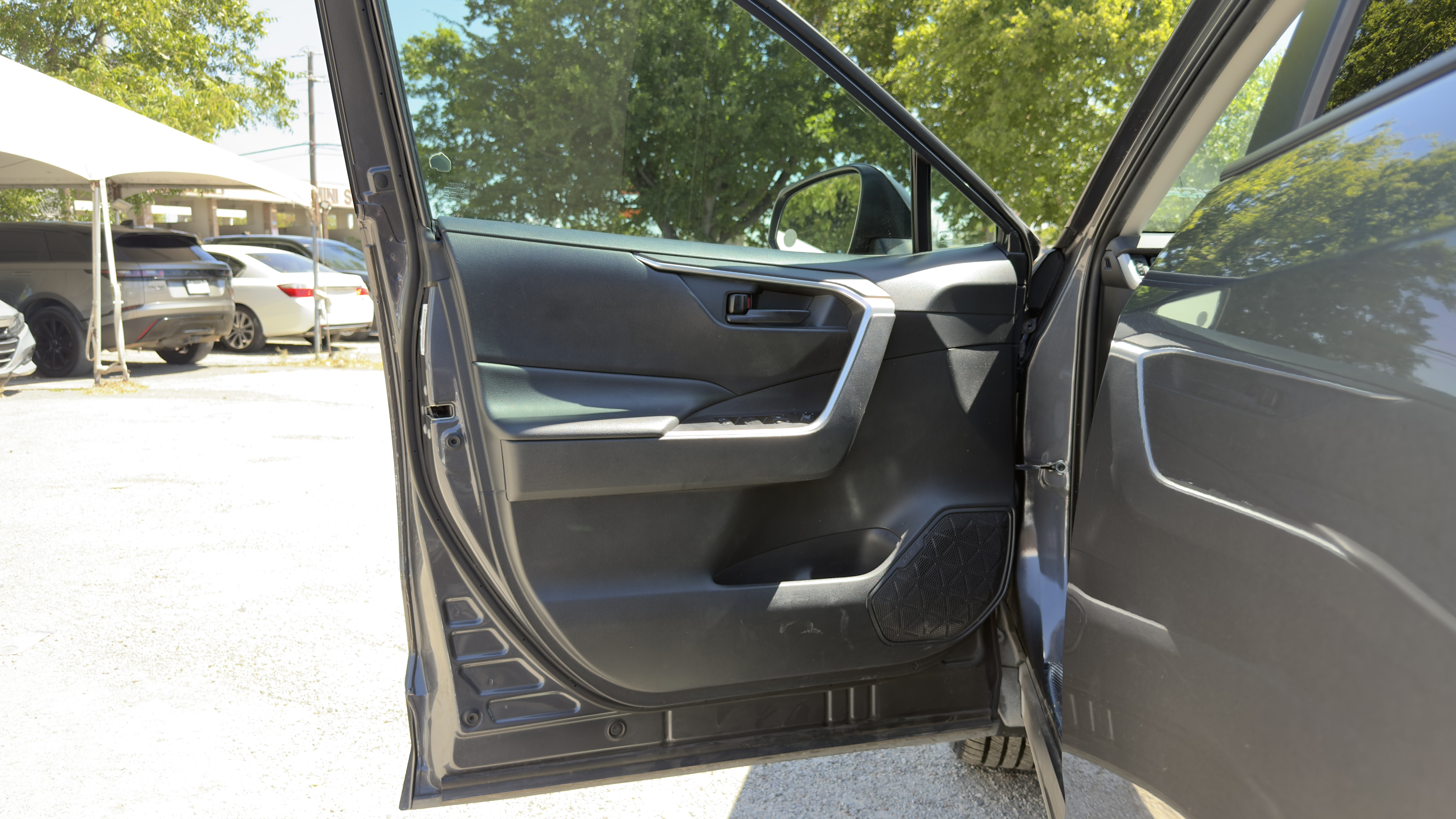2019 Toyota Rav4 LE — photo 11