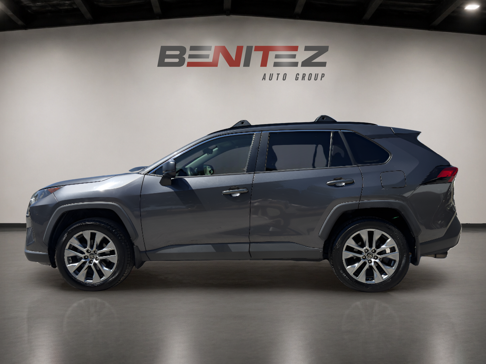 2019 Toyota Rav4 LE — photo 2