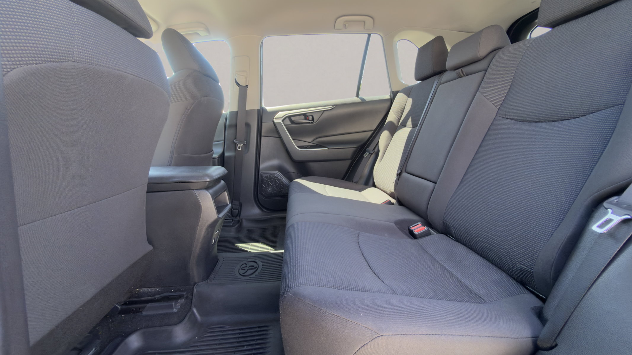 2019 Toyota Rav4 LE — photo 12