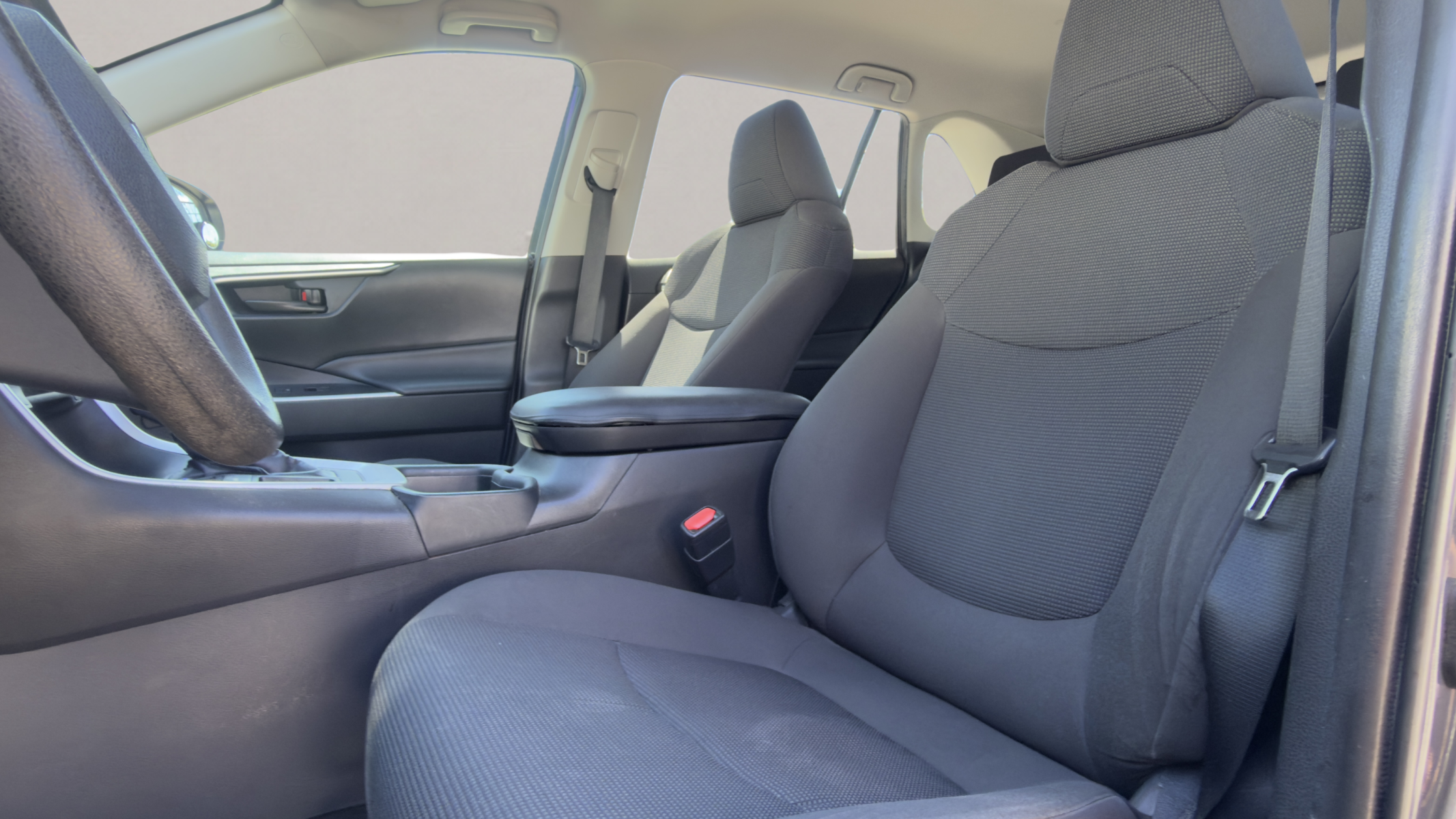 2019 Toyota Rav4 LE — photo 20